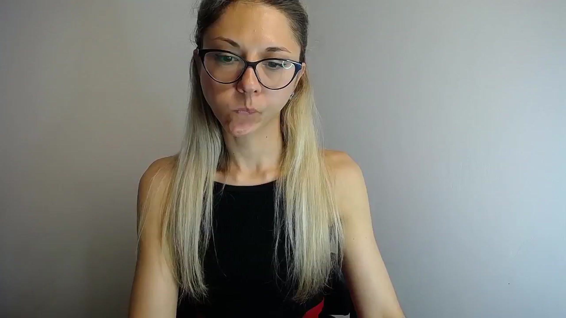 Gallery image thumbnail from Sunshine_alis's myfreecams stream on, 06/01/2024, 12:34 image 6 of 20
