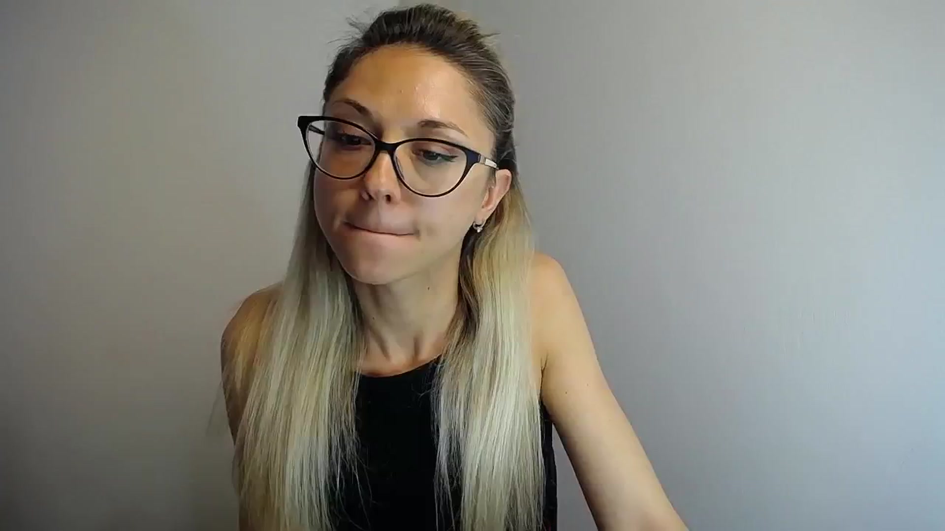 Gallery image thumbnail from Sunshine_alis's myfreecams stream on, 06/01/2024, 14:49 image 4 of 20