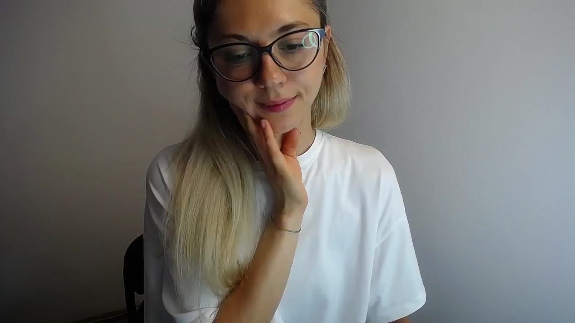 Gallery image thumbnail from Sunshine_alis's myfreecams stream on, 06/10/2024, 14:09 image 15 of 20