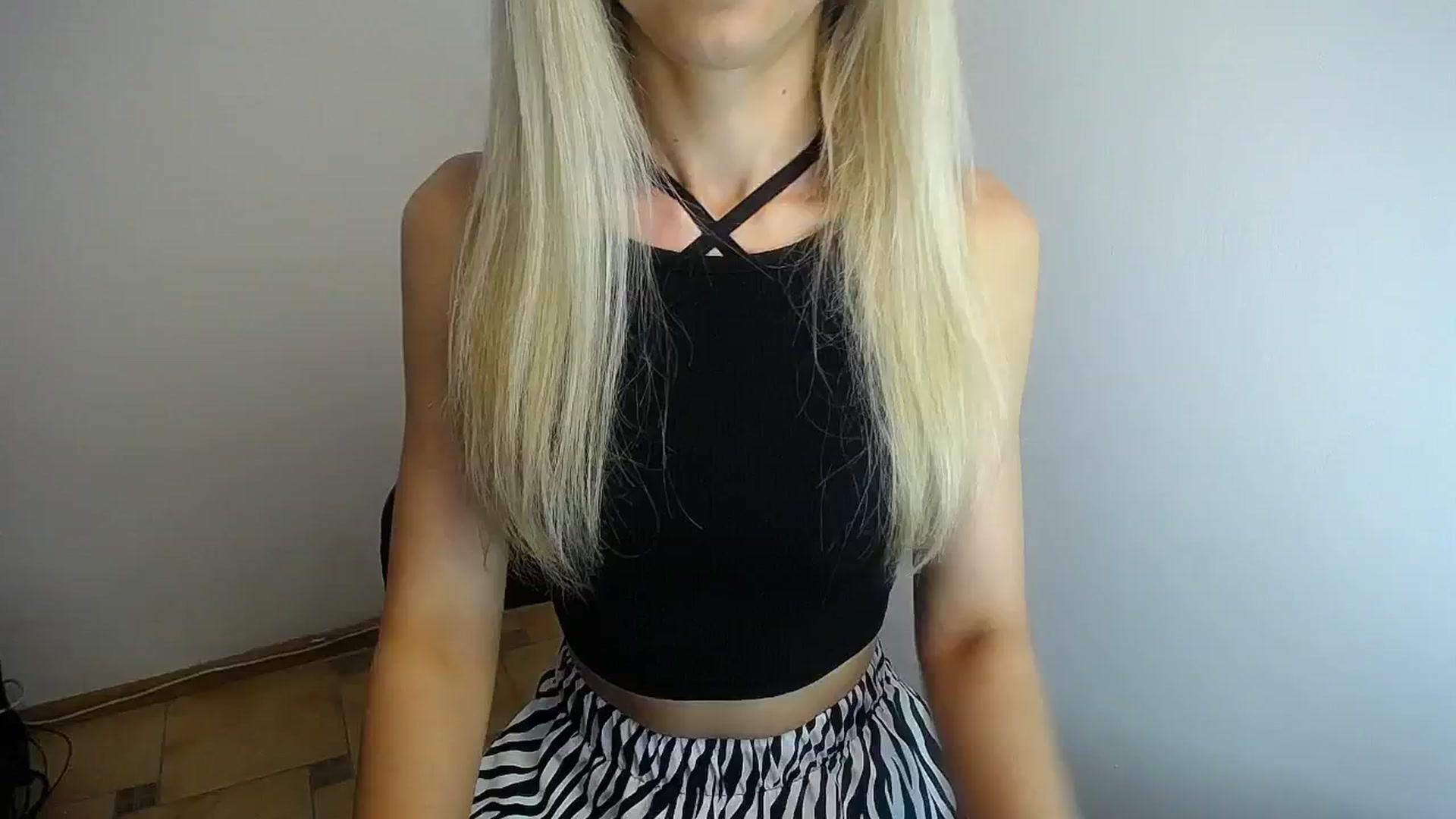 Gallery image thumbnail from Sunshine_alis's myfreecams stream on, 06/19/2024, 12:53 image 8 of 20