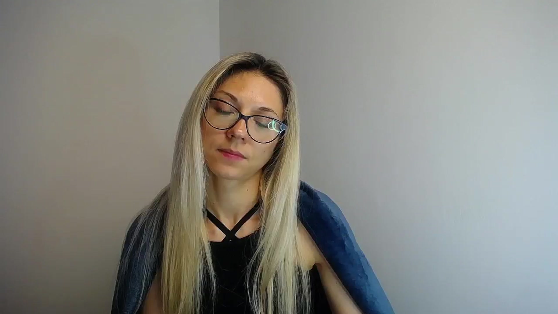 Gallery image thumbnail from Sunshine_alis's myfreecams stream on, 06/19/2024, 13:35 image 6 of 20