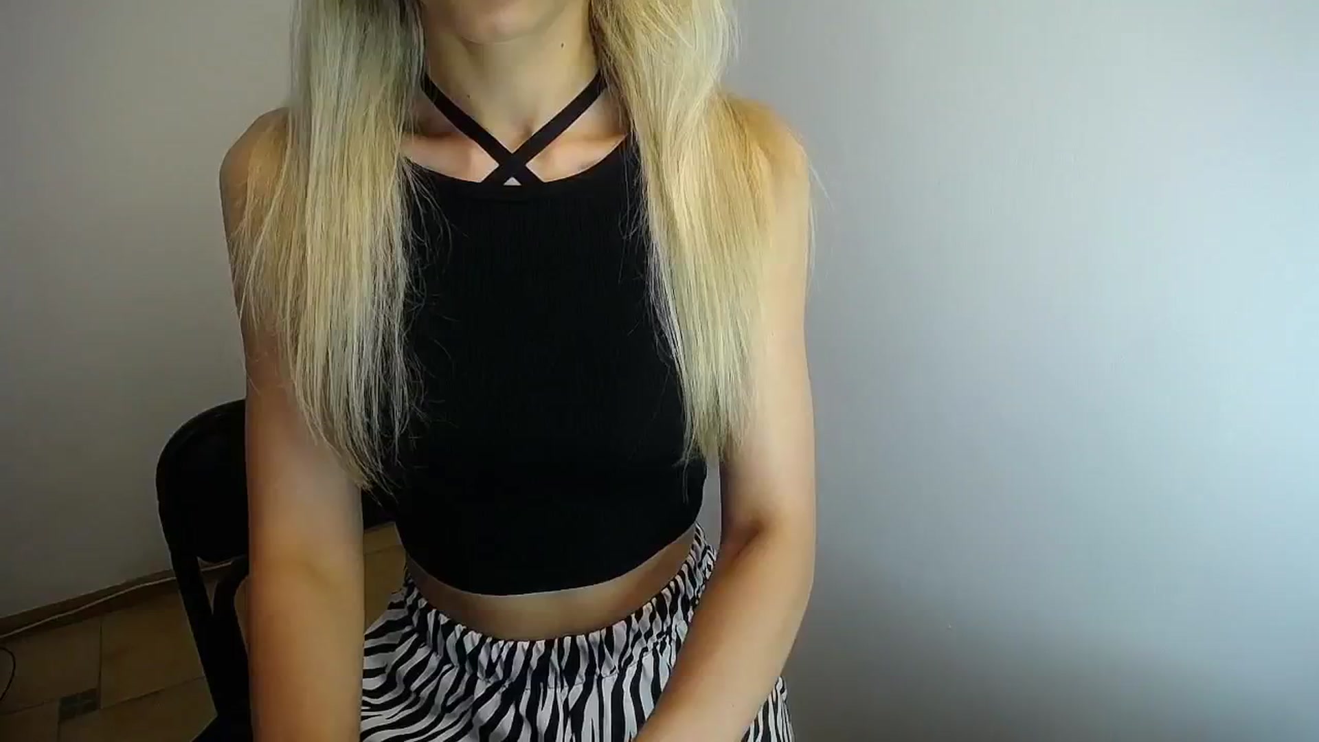 Gallery image thumbnail from Sunshine_alis's myfreecams stream on, 06/19/2024, 15:06 image 7 of 20