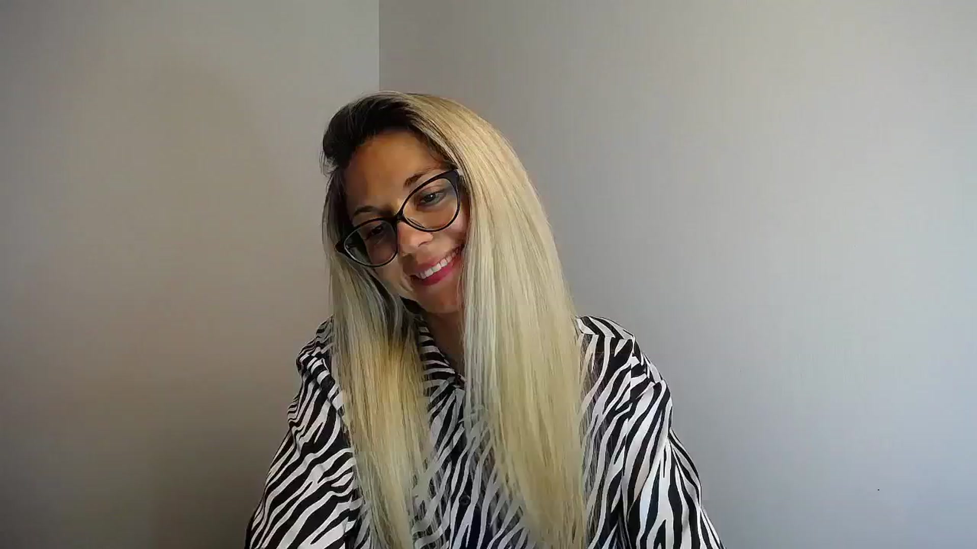 Gallery image thumbnail from Sunshine_alis's myfreecams stream on, 06/21/2024, 13:49 image 18 of 20