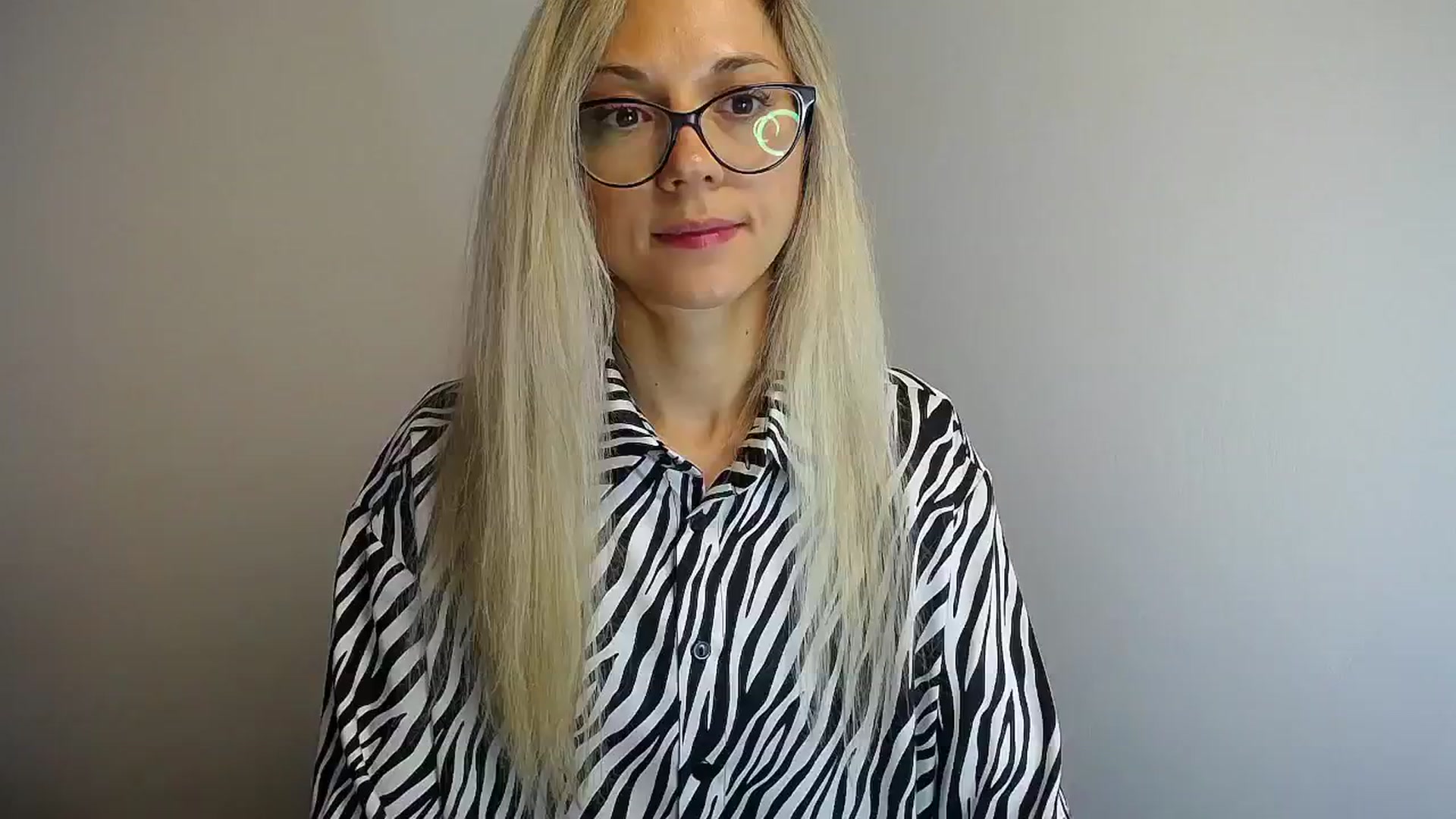 Gallery image thumbnail from Sunshine_alis's myfreecams stream on, 06/21/2024, 13:49 image 6 of 20