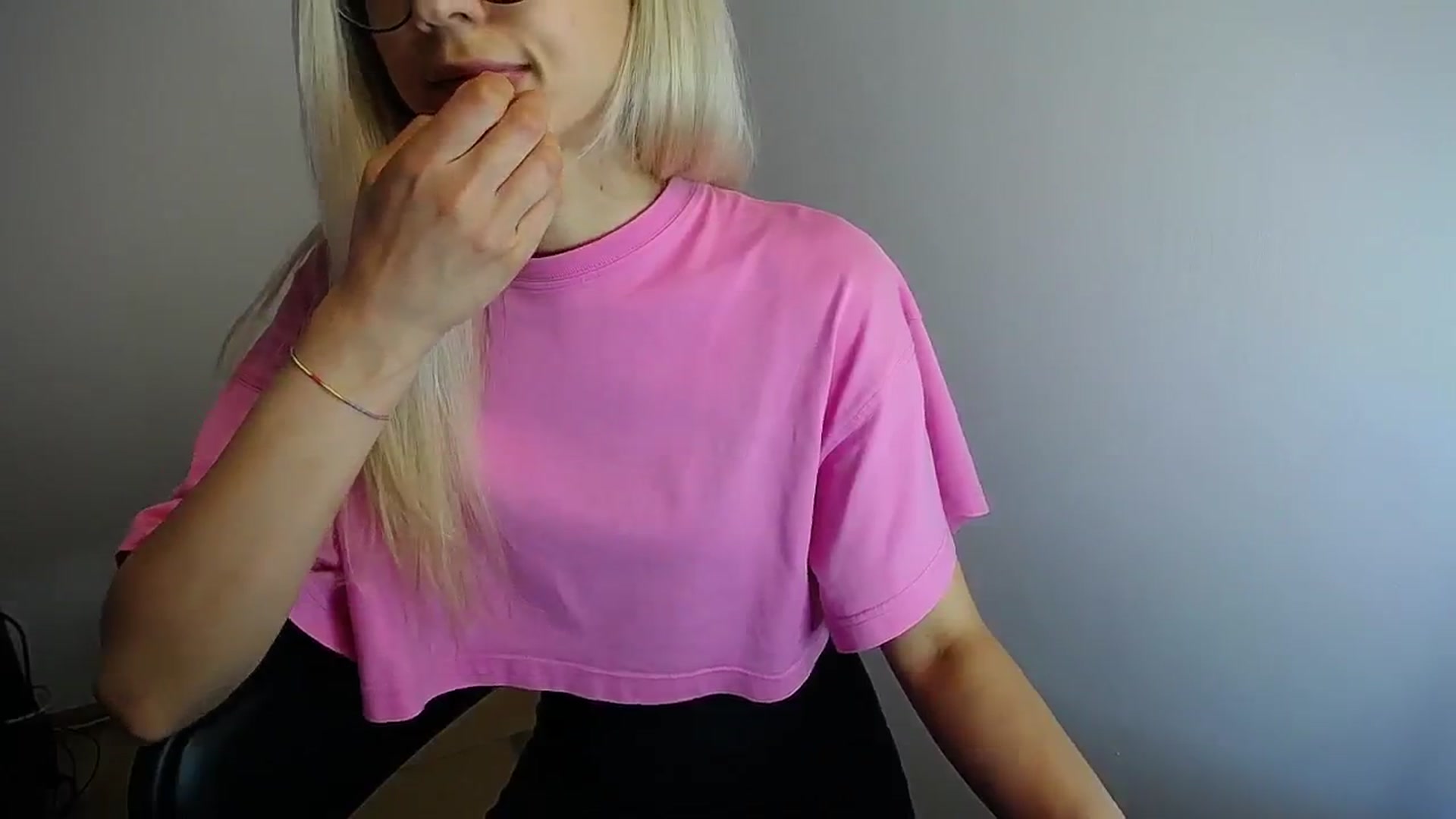 Gallery image thumbnail from Sunshine_alis's myfreecams stream on, 06/24/2024, 12:23 image 9 of 20