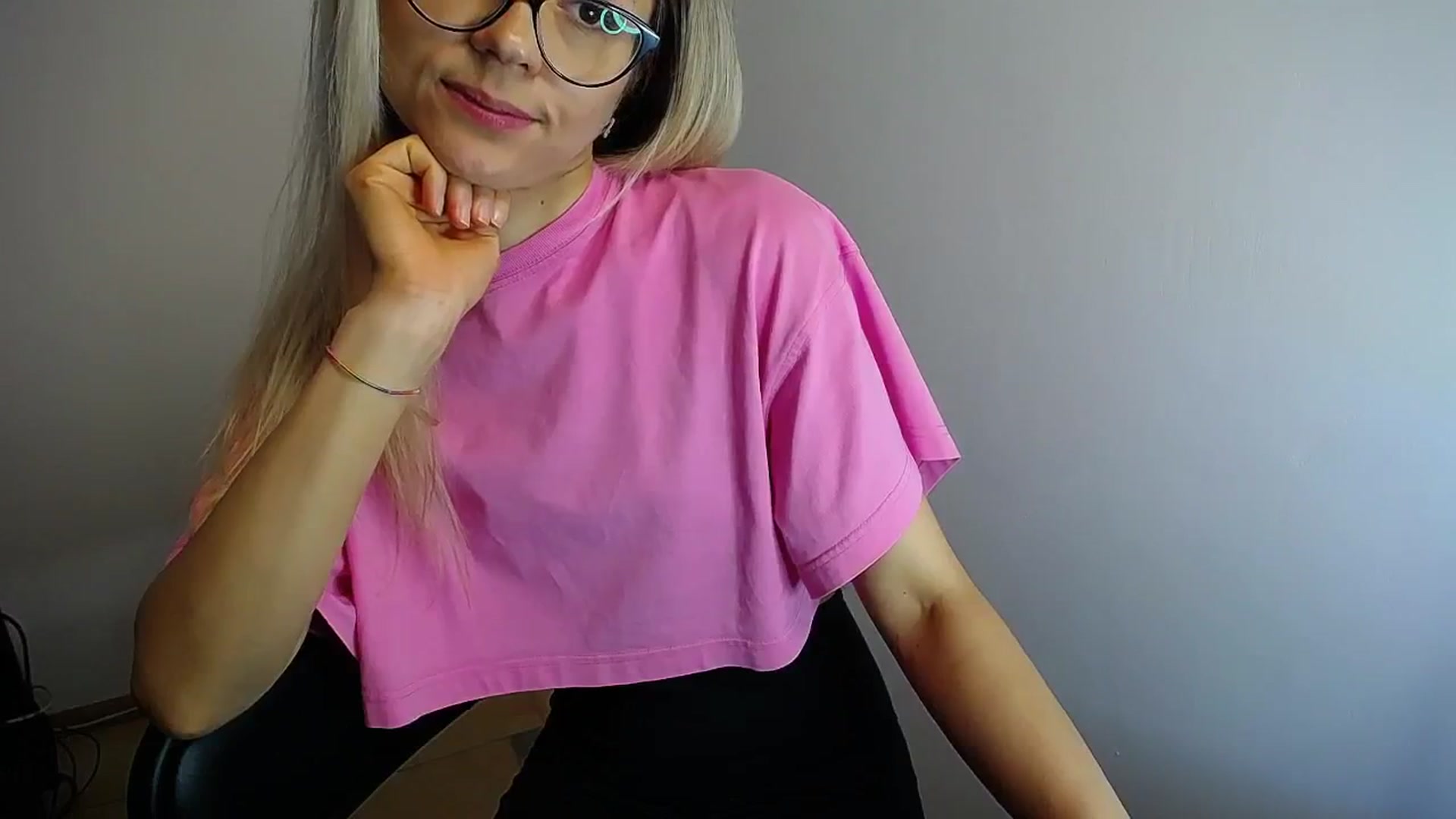 Gallery image thumbnail from Sunshine_alis's myfreecams stream on, 06/24/2024, 12:23 image 3 of 20