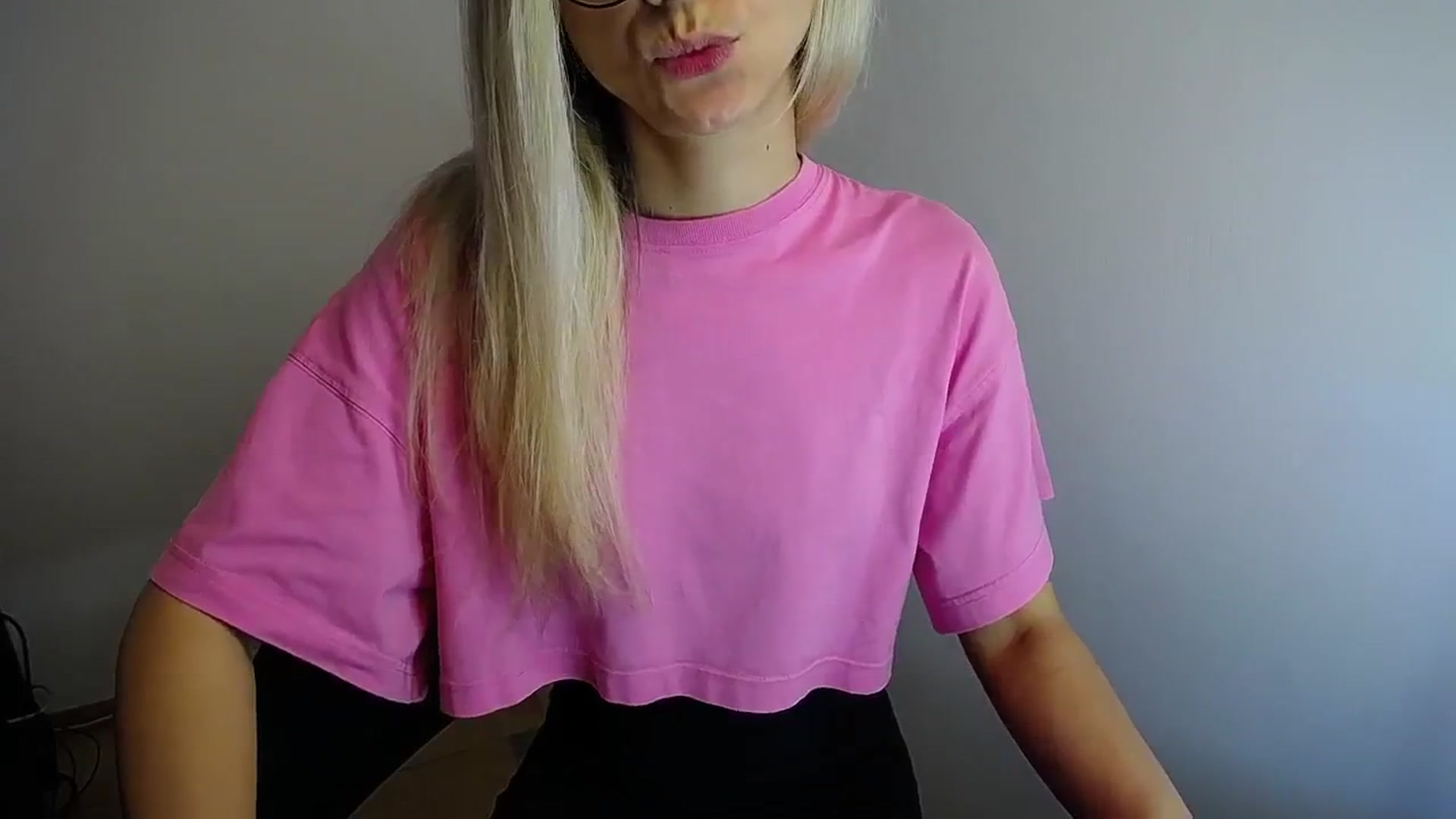 Gallery image thumbnail from Sunshine_alis's myfreecams stream on, 06/24/2024, 12:23 image 6 of 20