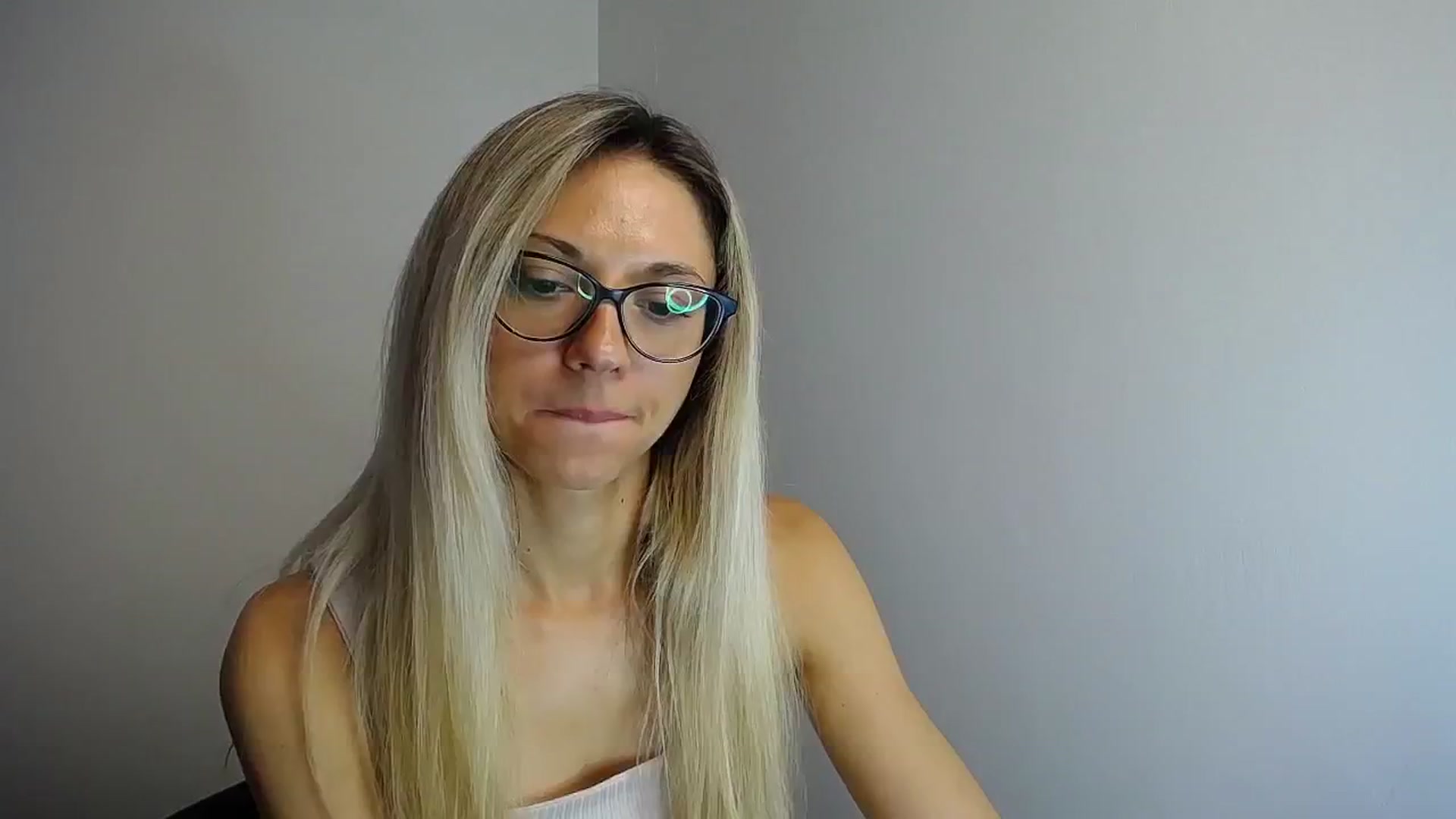 Gallery image thumbnail from Sunshine_alis's myfreecams stream on, 06/28/2024, 11:38 image 11 of 20