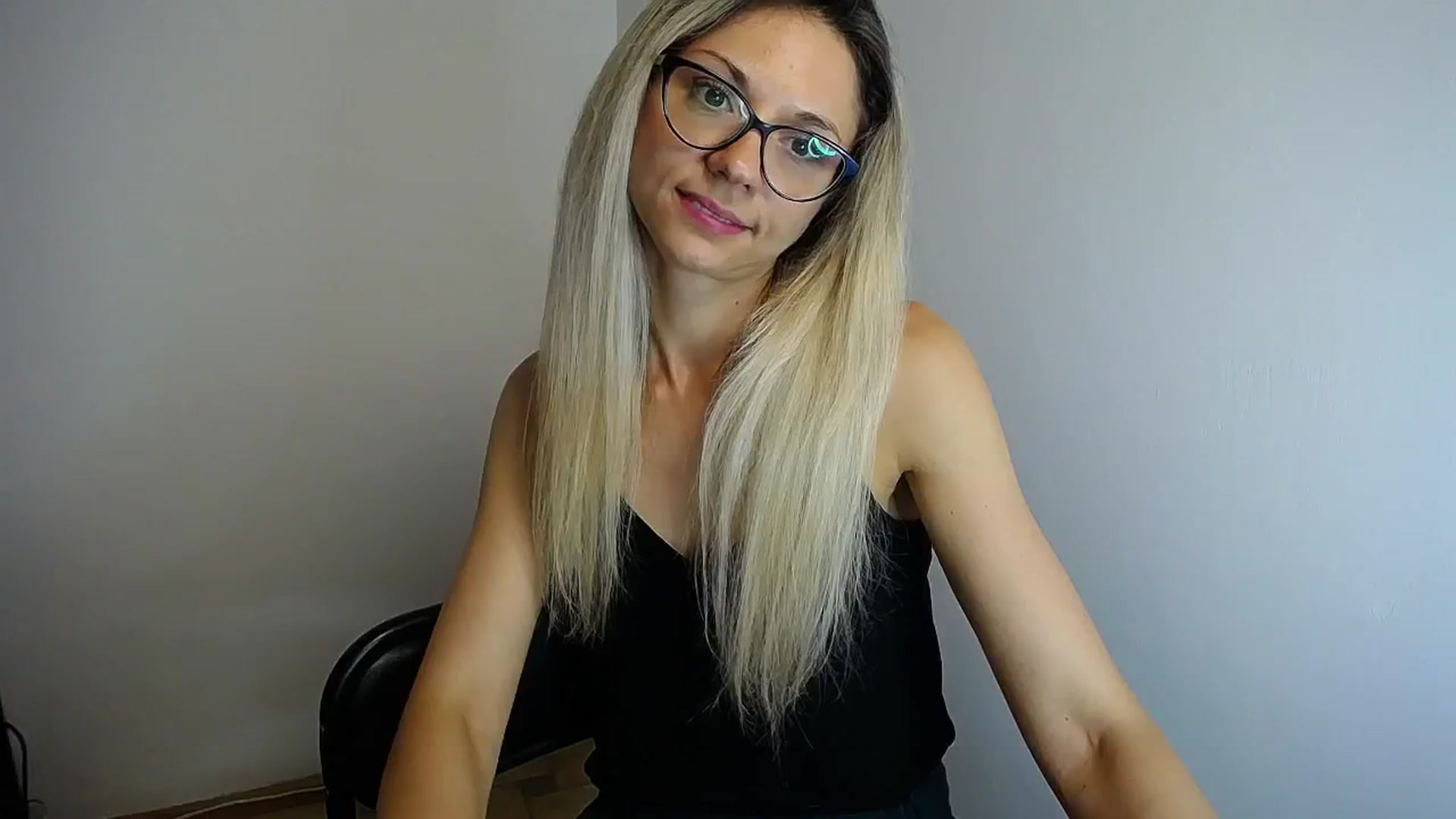 Gallery image thumbnail from Sunshine_alis's myfreecams stream on, 06/30/2024, 17:52 image 6 of 20