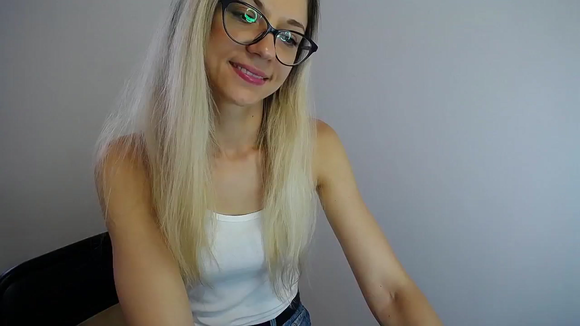 Gallery image thumbnail from Sunshine_alis's myfreecams stream on, 07/12/2024, 10:45 image 13 of 20