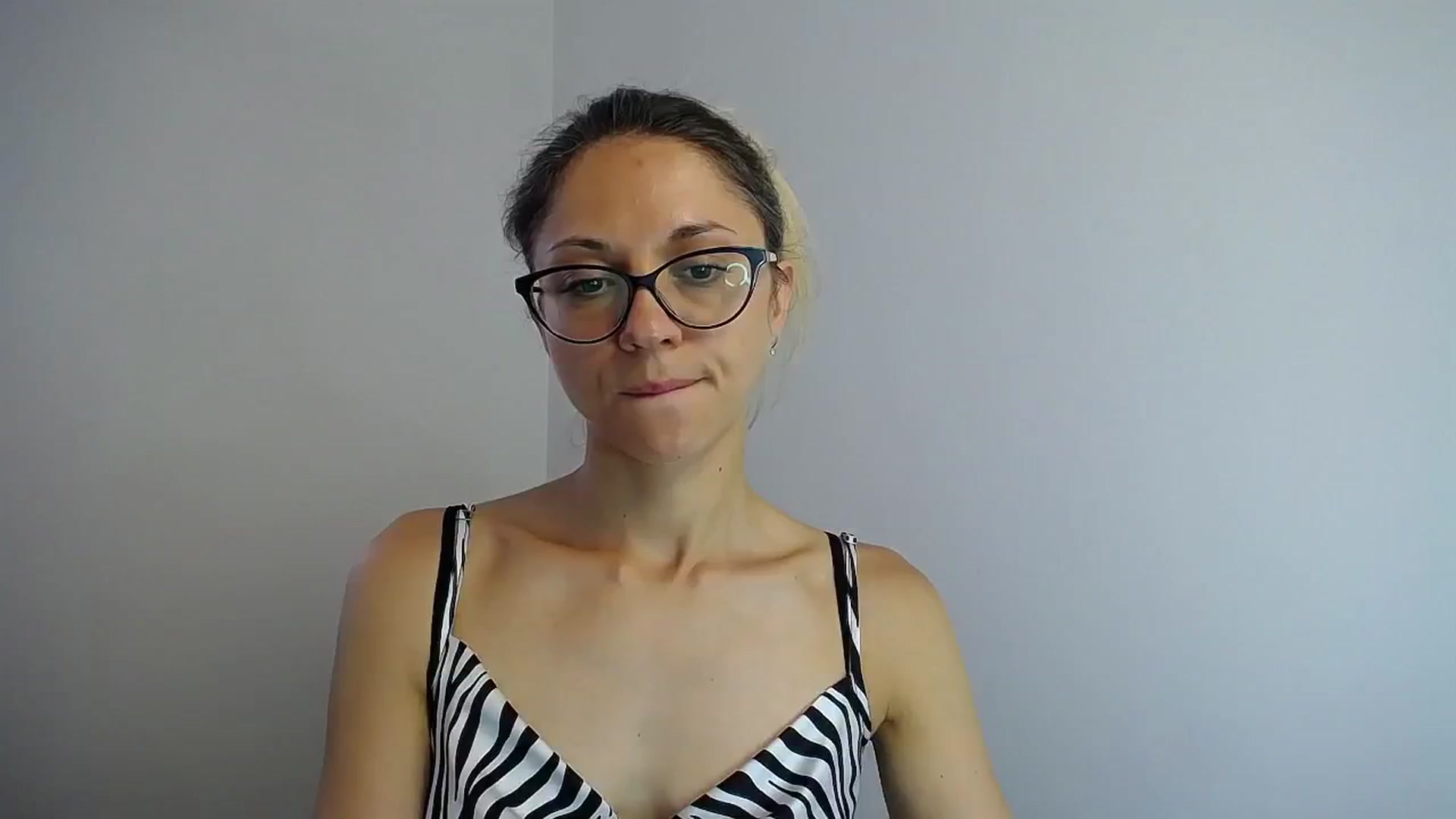 Gallery image thumbnail from Sunshine_alis's myfreecams stream on, 07/16/2024, 15:04 image 2 of 20