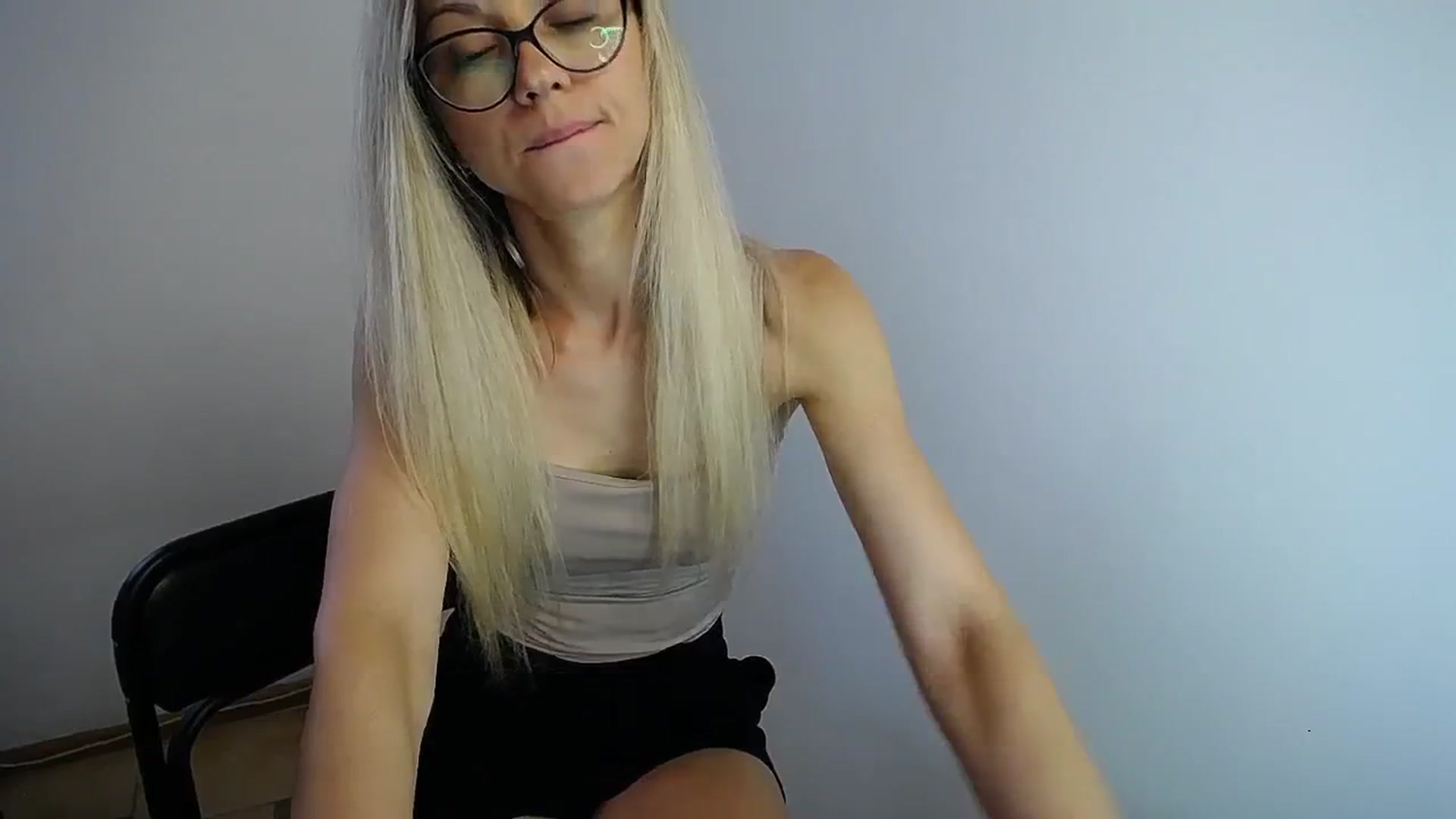 Gallery image thumbnail from Sunshine_alis's myfreecams stream on, 07/30/2024, 15:42 image 15 of 20