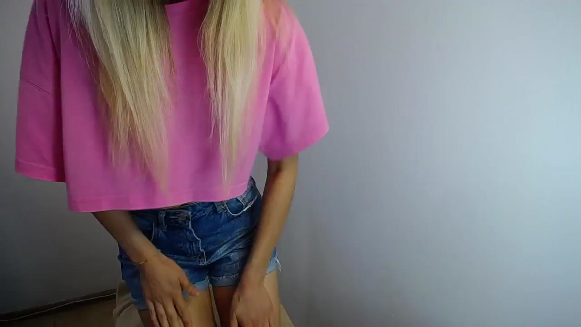 Gallery image thumbnail from Sunshine_alis's myfreecams stream on, 07/31/2024, 15:40 image 4 of 20