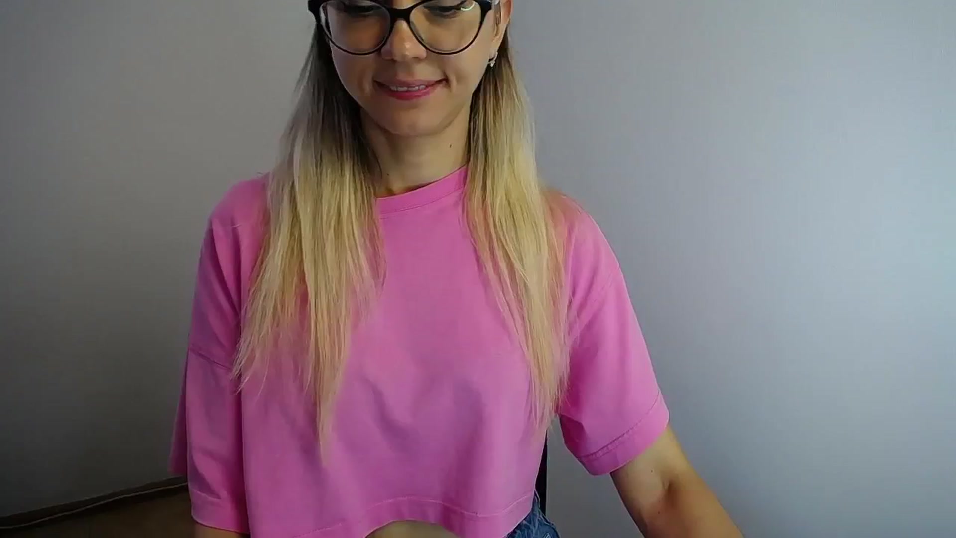 Gallery image thumbnail from Sunshine_alis's myfreecams stream on, 07/31/2024, 15:40 image 6 of 20