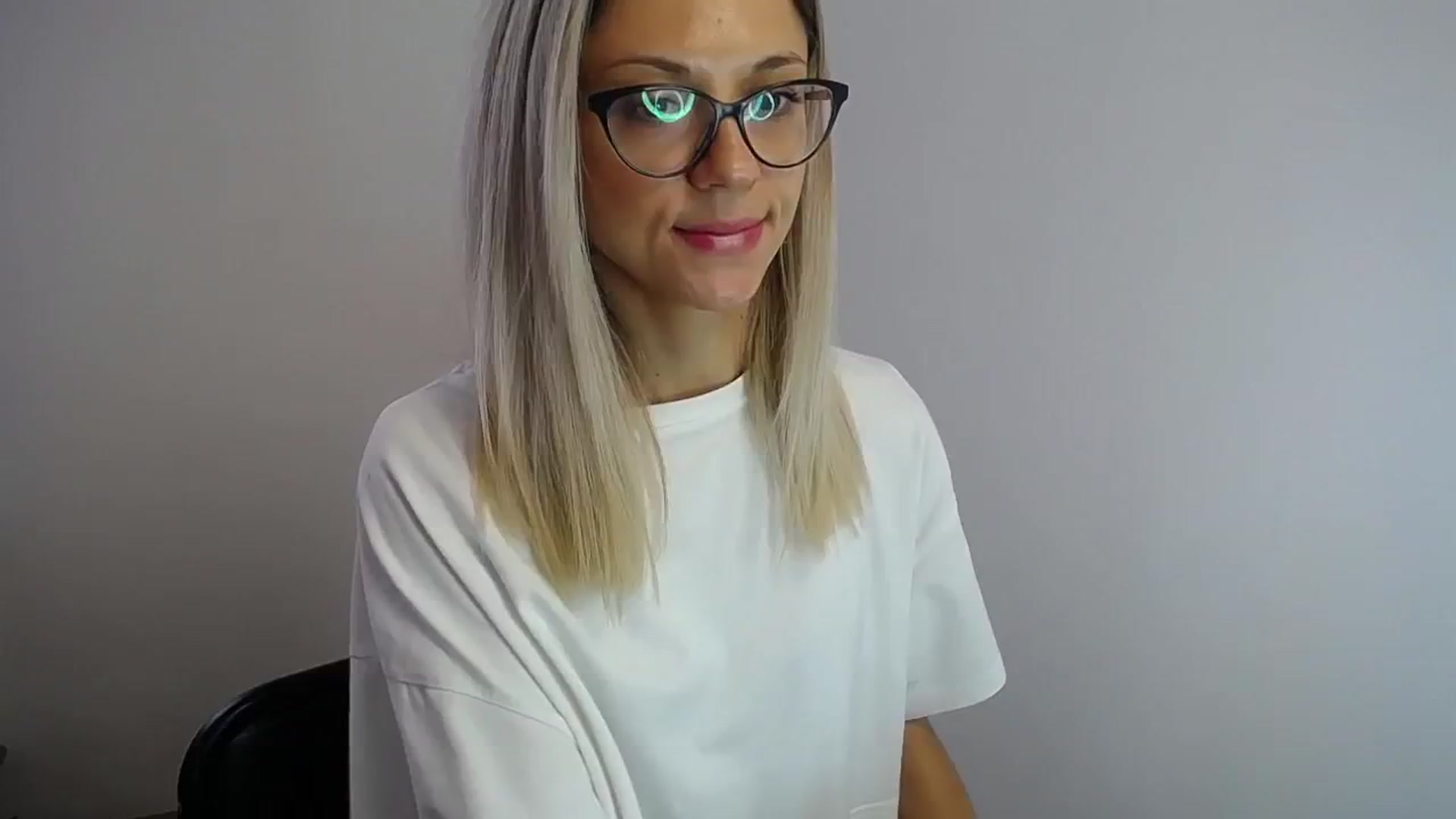 Gallery image thumbnail from Sunshine_alis's myfreecams stream on, 08/05/2024, 13:26 image 17 of 20