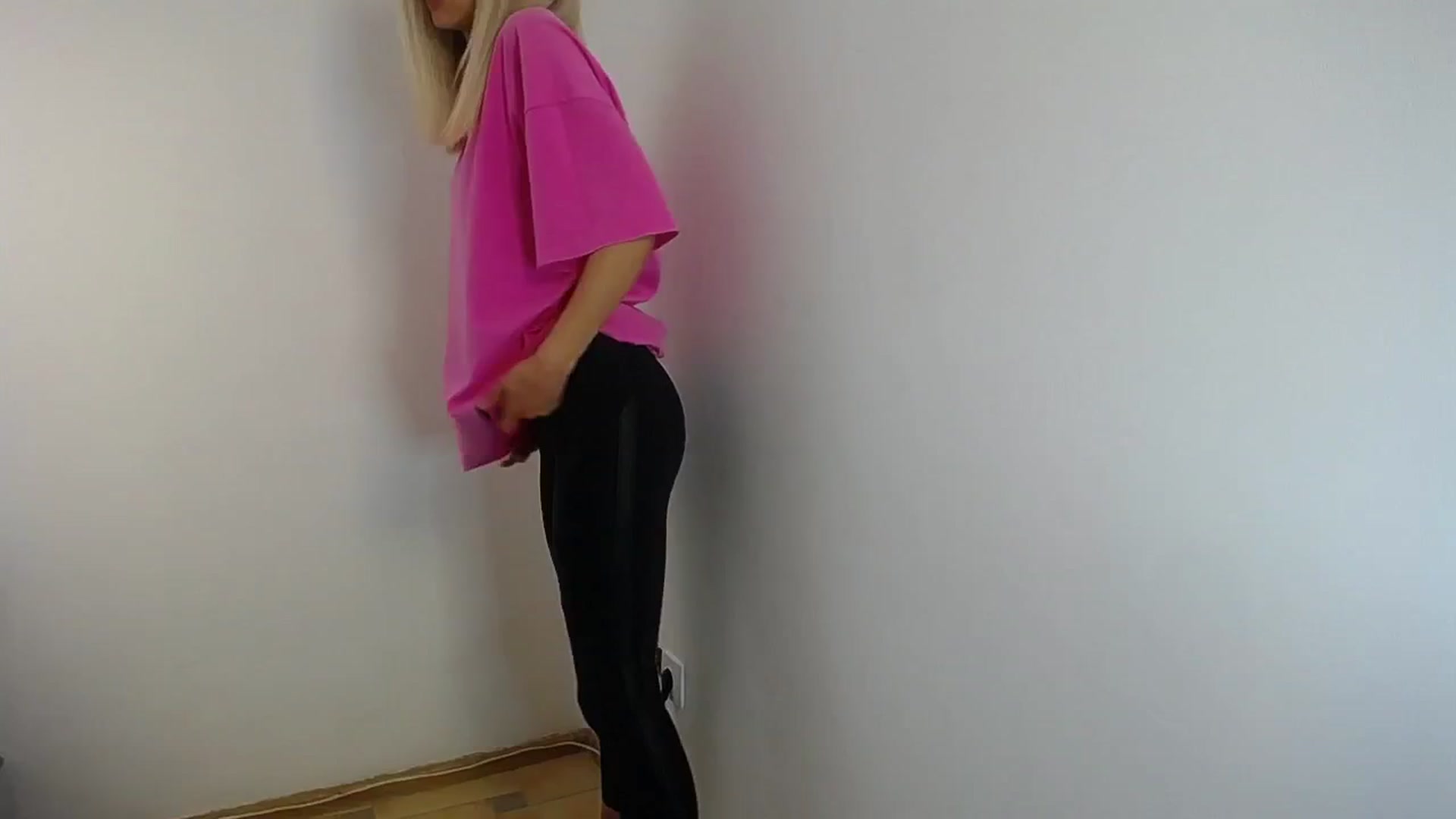 Gallery image thumbnail from Sunshine_alis's myfreecams stream on, 08/06/2024, 10:10 image 5 of 20