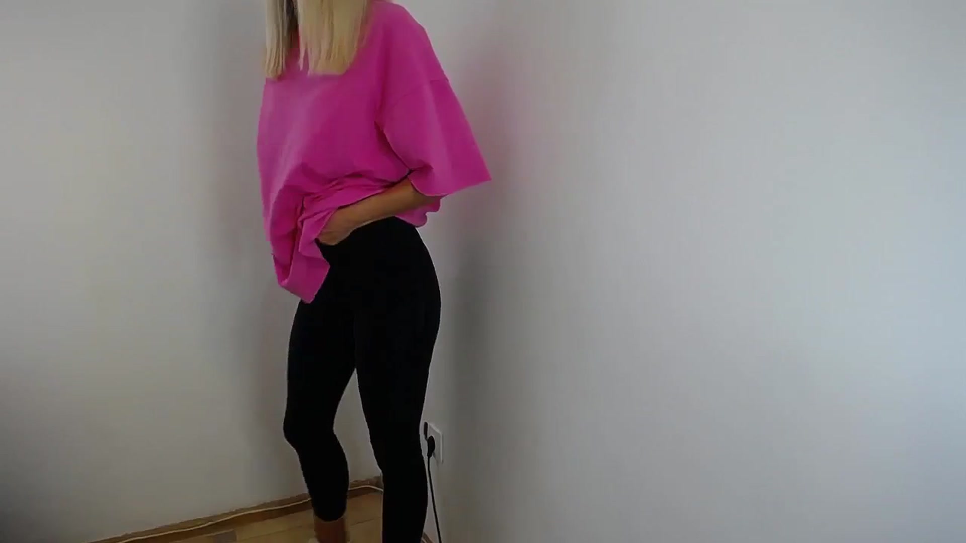 Gallery image thumbnail from Sunshine_alis's myfreecams stream on, 08/06/2024, 11:22 image 11 of 20