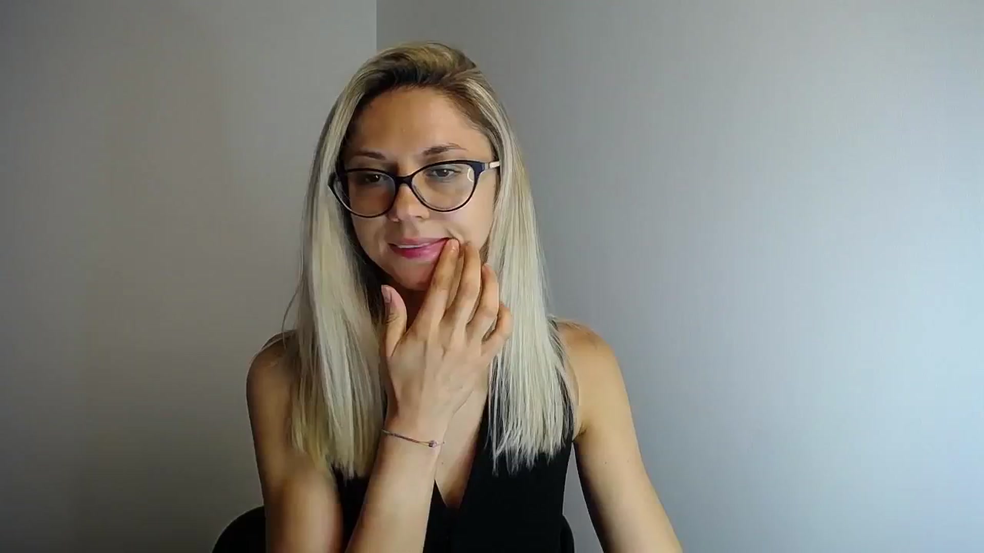 Gallery image thumbnail from Sunshine_alis's myfreecams stream on, 08/07/2024, 18:15 image 2 of 20