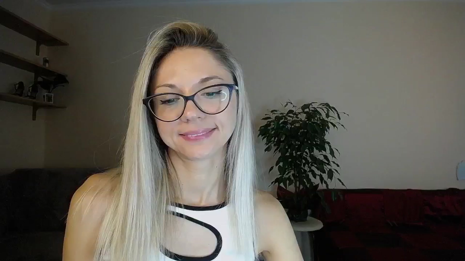 Gallery image thumbnail from Sunshine_alis's myfreecams stream on, 09/05/2024, 12:03 image 4 of 20