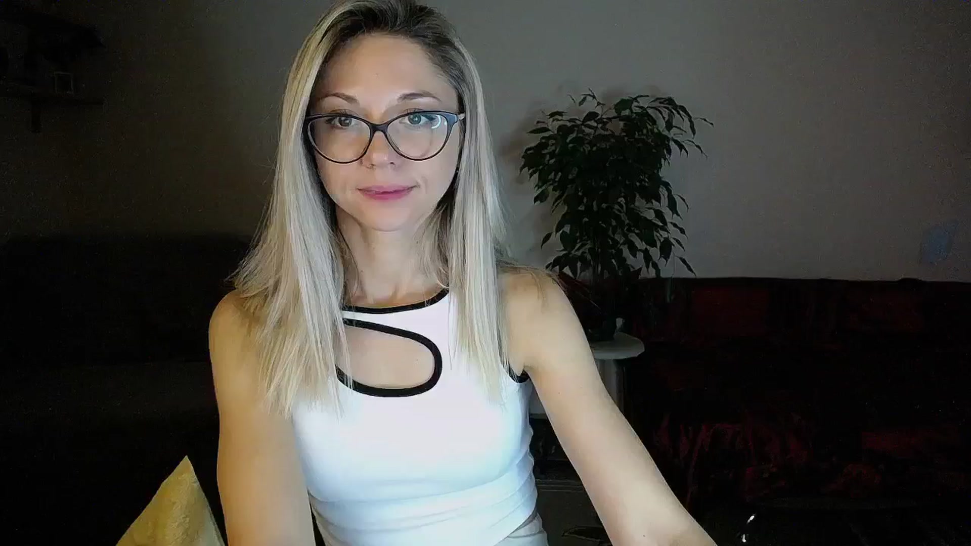 Gallery image thumbnail from Sunshine_alis's myfreecams stream on, 09/05/2024, 13:04 image 18 of 20