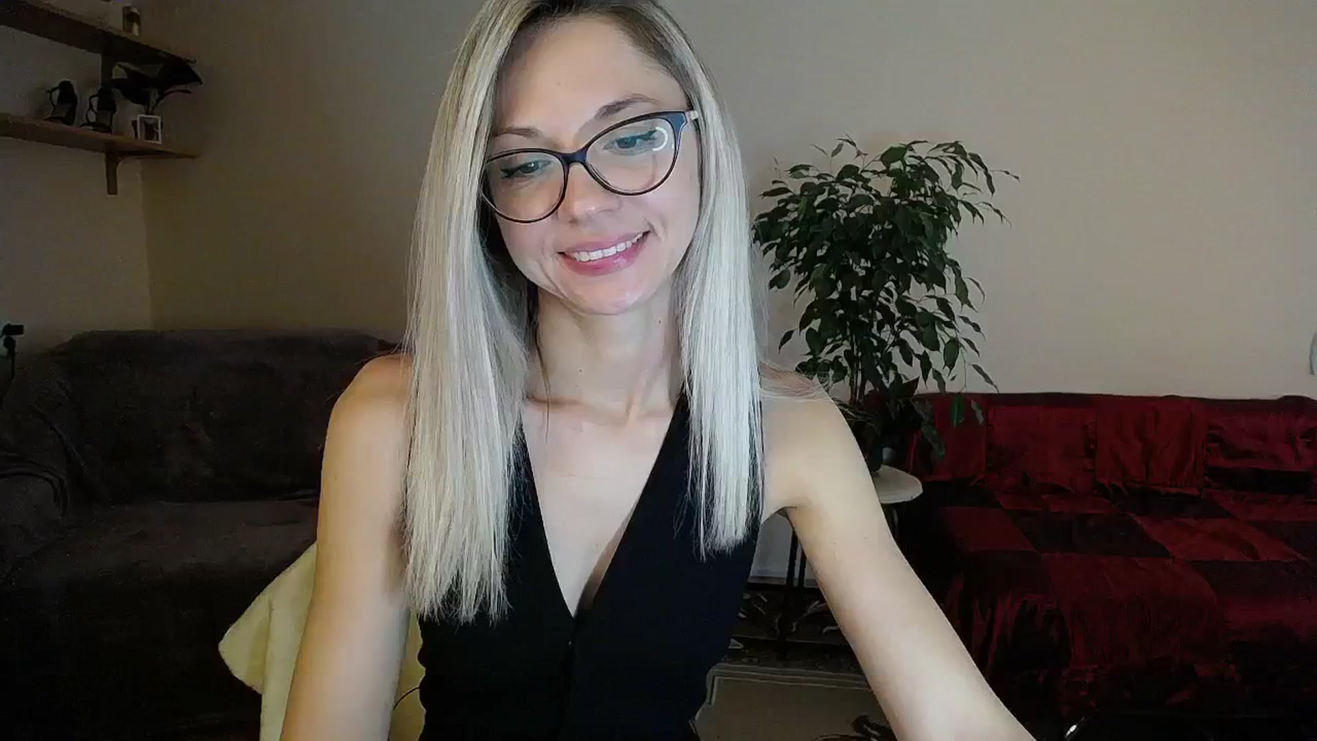 Gallery image thumbnail from Sunshine_alis's myfreecams stream on, 09/10/2024, 12:03 image 11 of 20