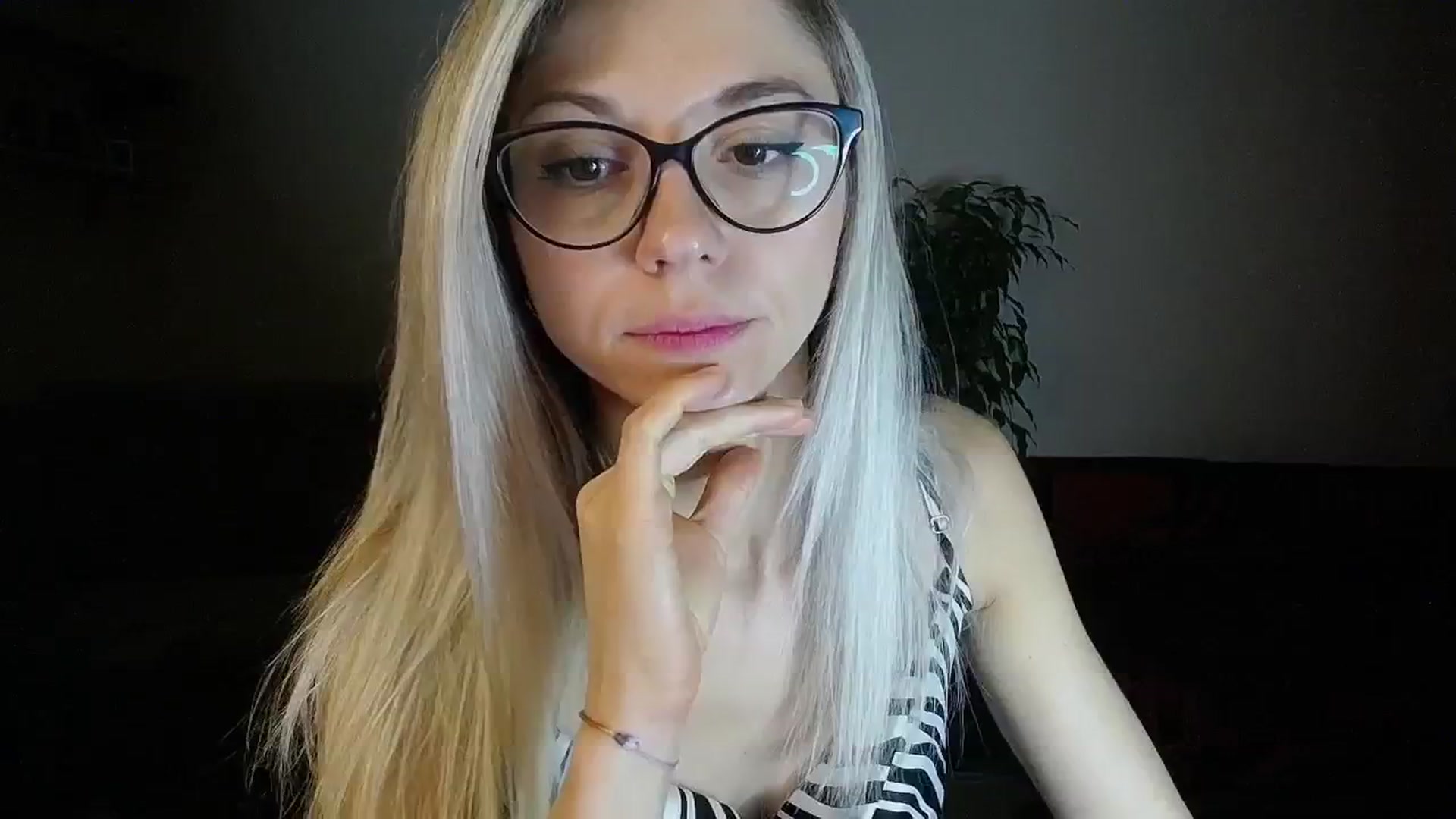 Gallery image thumbnail from Sunshine_alis's myfreecams stream on, 09/25/2024, 16:59 image 17 of 20