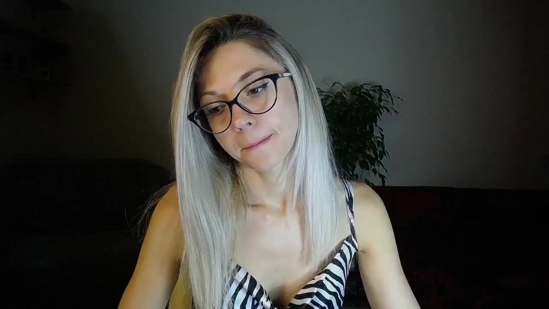 Gallery image thumbnail from Sunshine_alis's myfreecams stream on, 09/25/2024, 16:59 image 16 of 20
