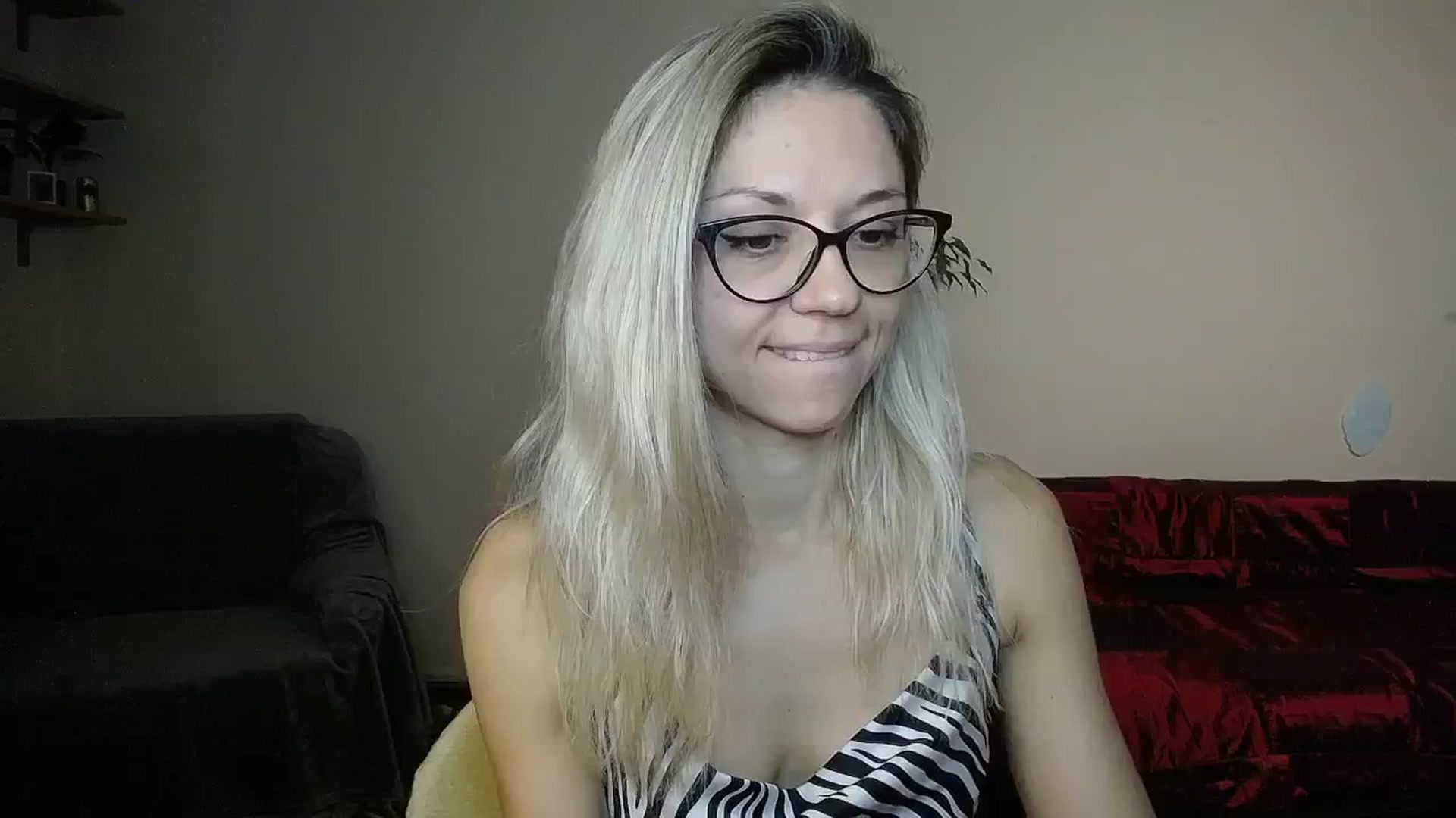 Gallery image thumbnail from Sunshine_alis's myfreecams stream on, 10/08/2024, 17:29 image 11 of 20