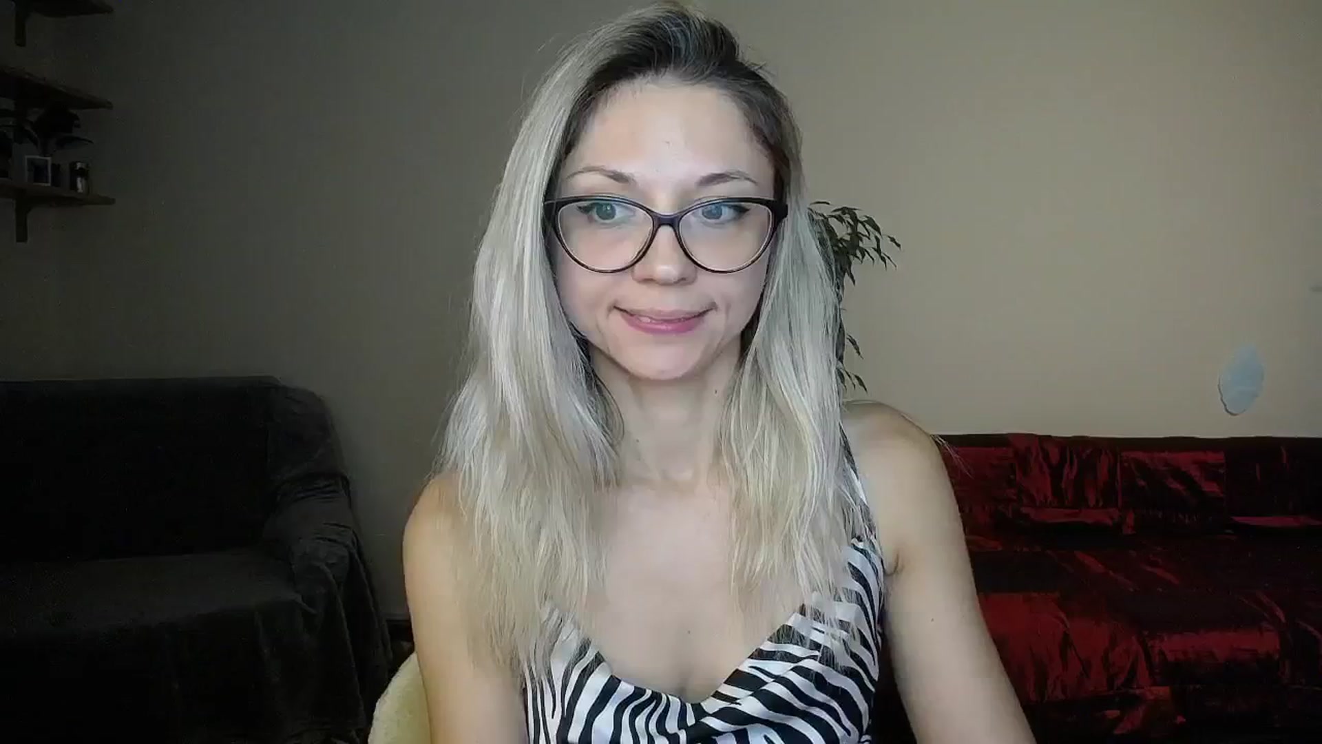 Gallery image thumbnail from Sunshine_alis's myfreecams stream on, 10/08/2024, 17:29 image 12 of 20