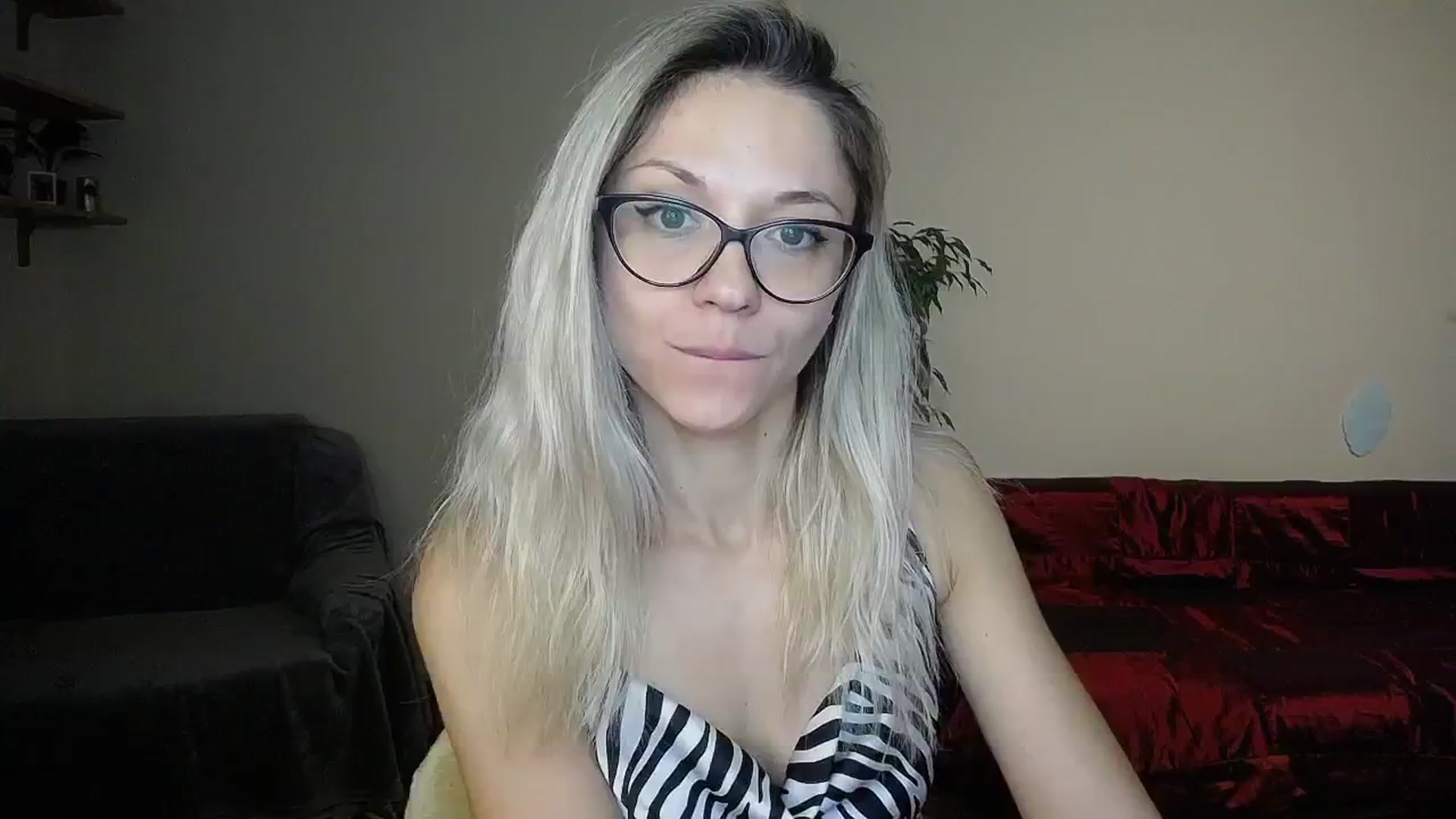 Gallery image thumbnail from Sunshine_alis's myfreecams stream on, 10/08/2024, 17:29 image 6 of 20