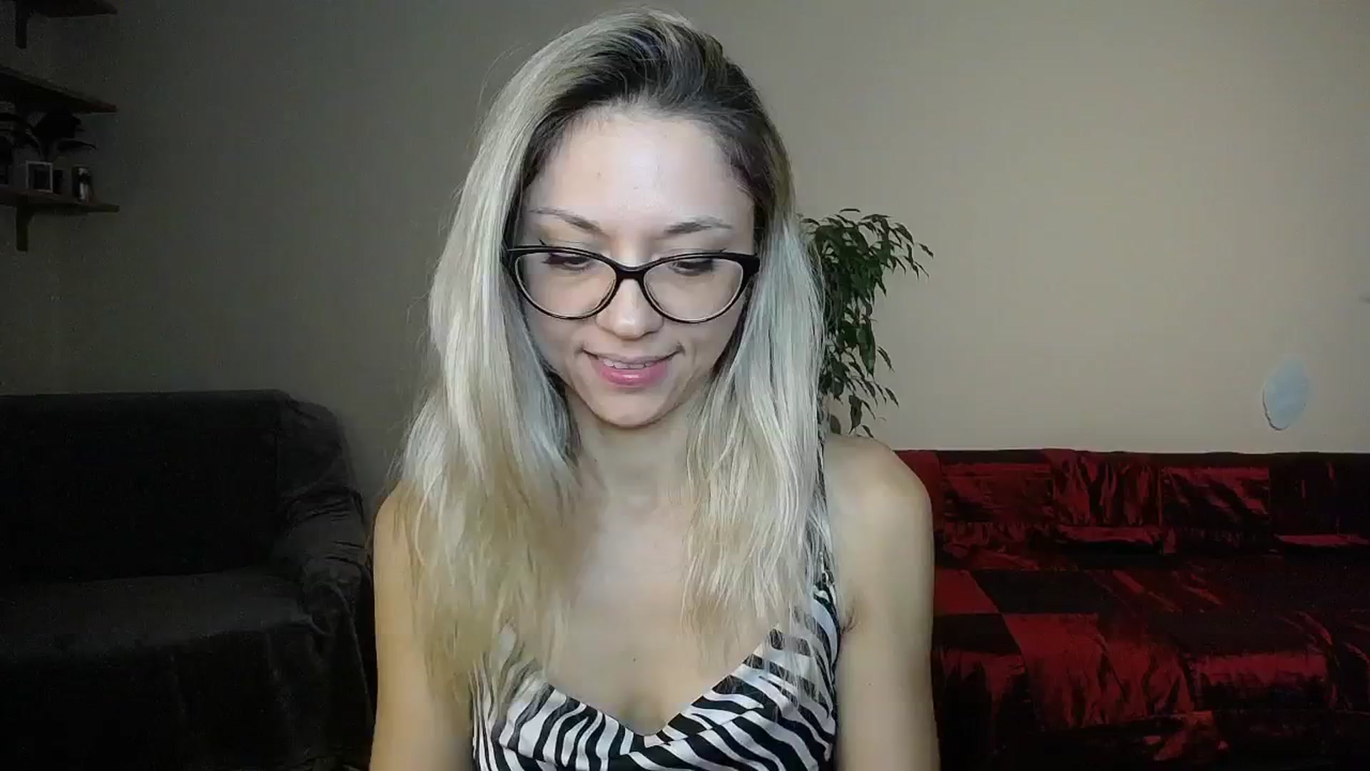 Gallery image thumbnail from Sunshine_alis's myfreecams stream on, 10/08/2024, 17:29 image 13 of 20