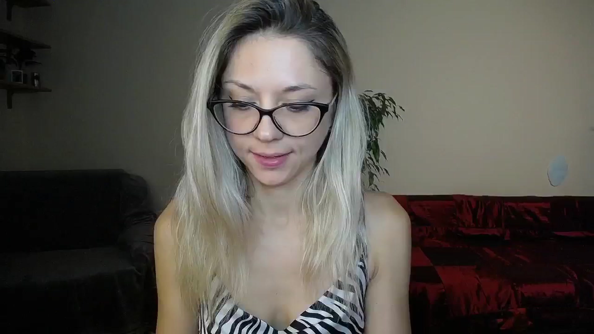 Gallery image thumbnail from Sunshine_alis's myfreecams stream on, 10/08/2024, 17:29 image 16 of 20