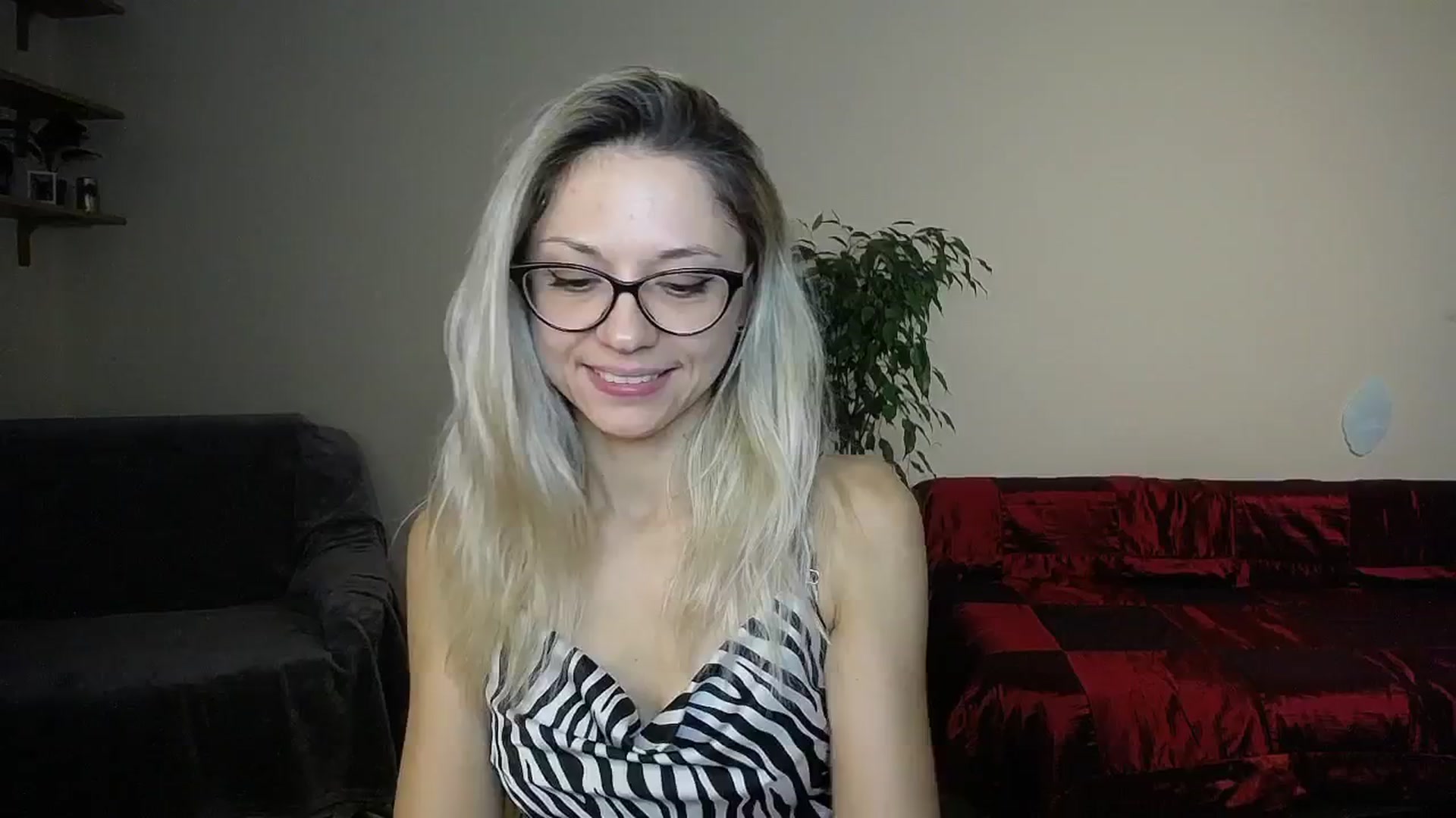 Gallery image thumbnail from Sunshine_alis's myfreecams stream on, 10/08/2024, 17:29 image 1 of 20
