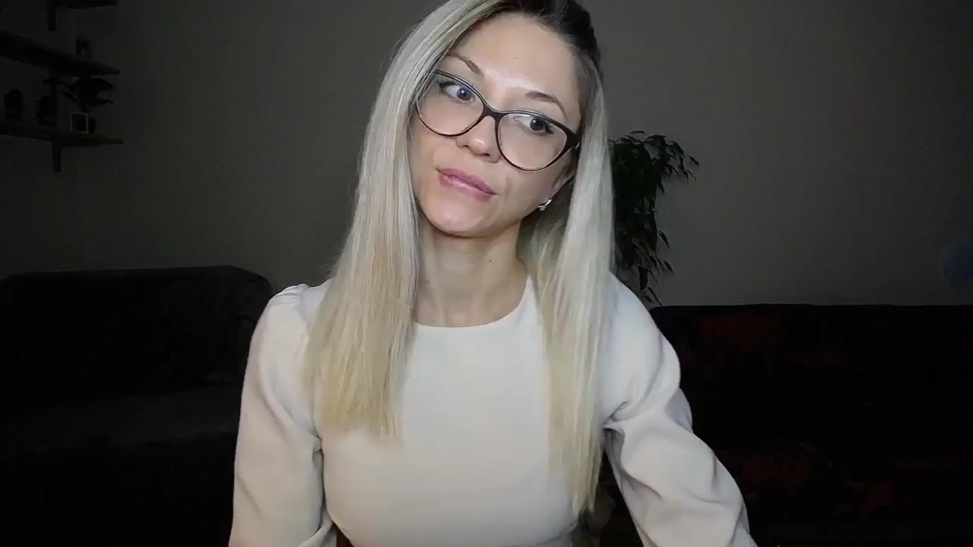 Gallery image thumbnail from Sunshine_alis's myfreecams stream on, 10/09/2024, 16:30 image 19 of 20
