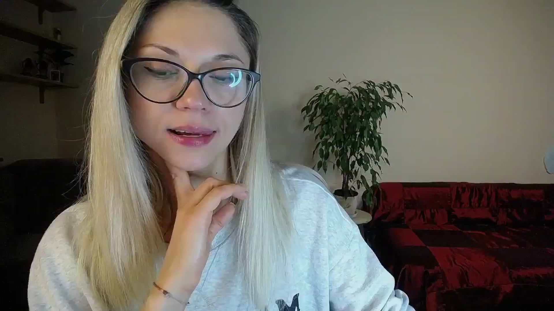 Gallery image thumbnail from Sunshine_alis's myfreecams stream on, 10/15/2024, 16:01 image 9 of 20