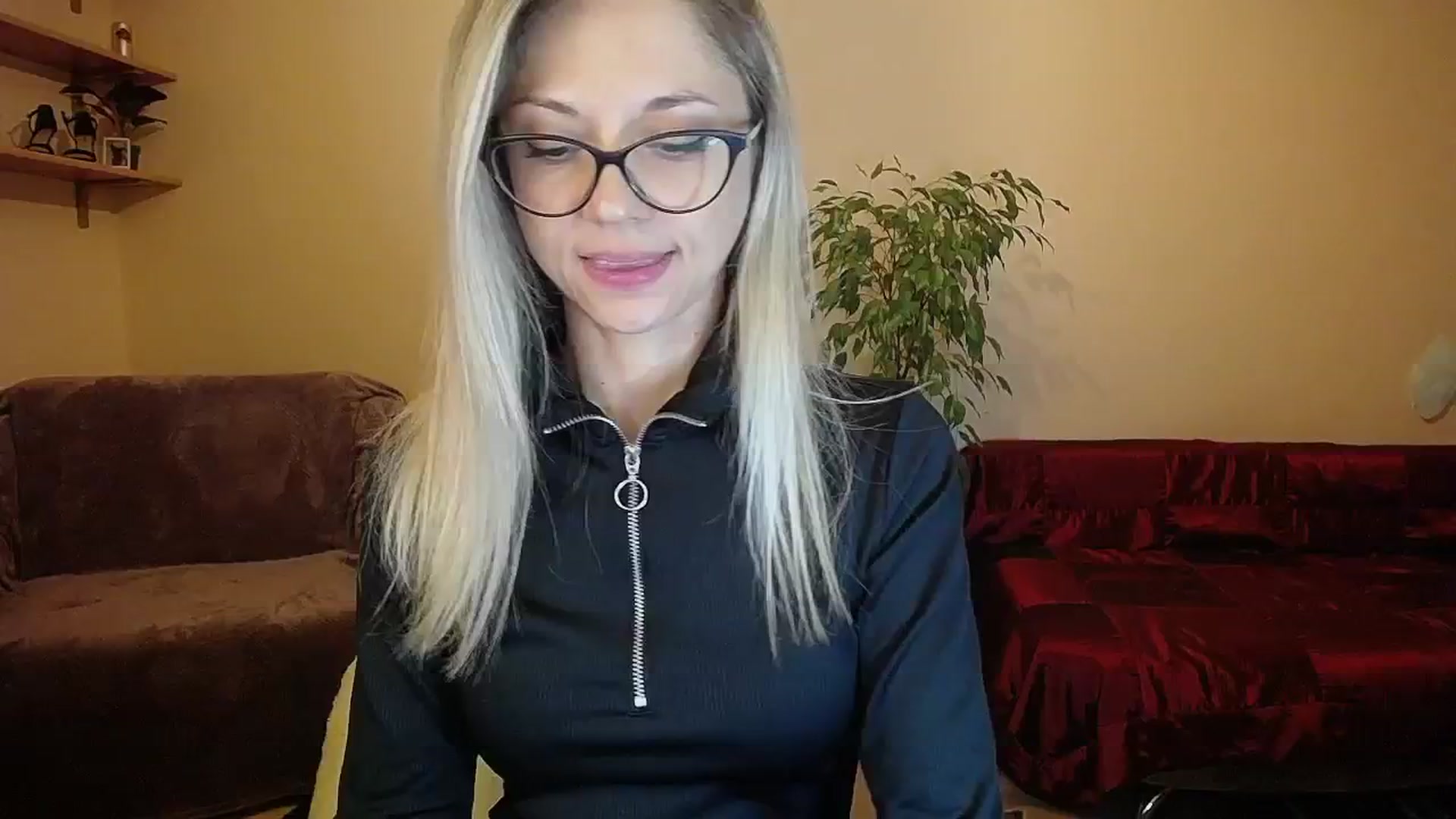 Gallery image thumbnail from Sunshine_alis's myfreecams stream on, 10/17/2024, 16:05 image 18 of 20
