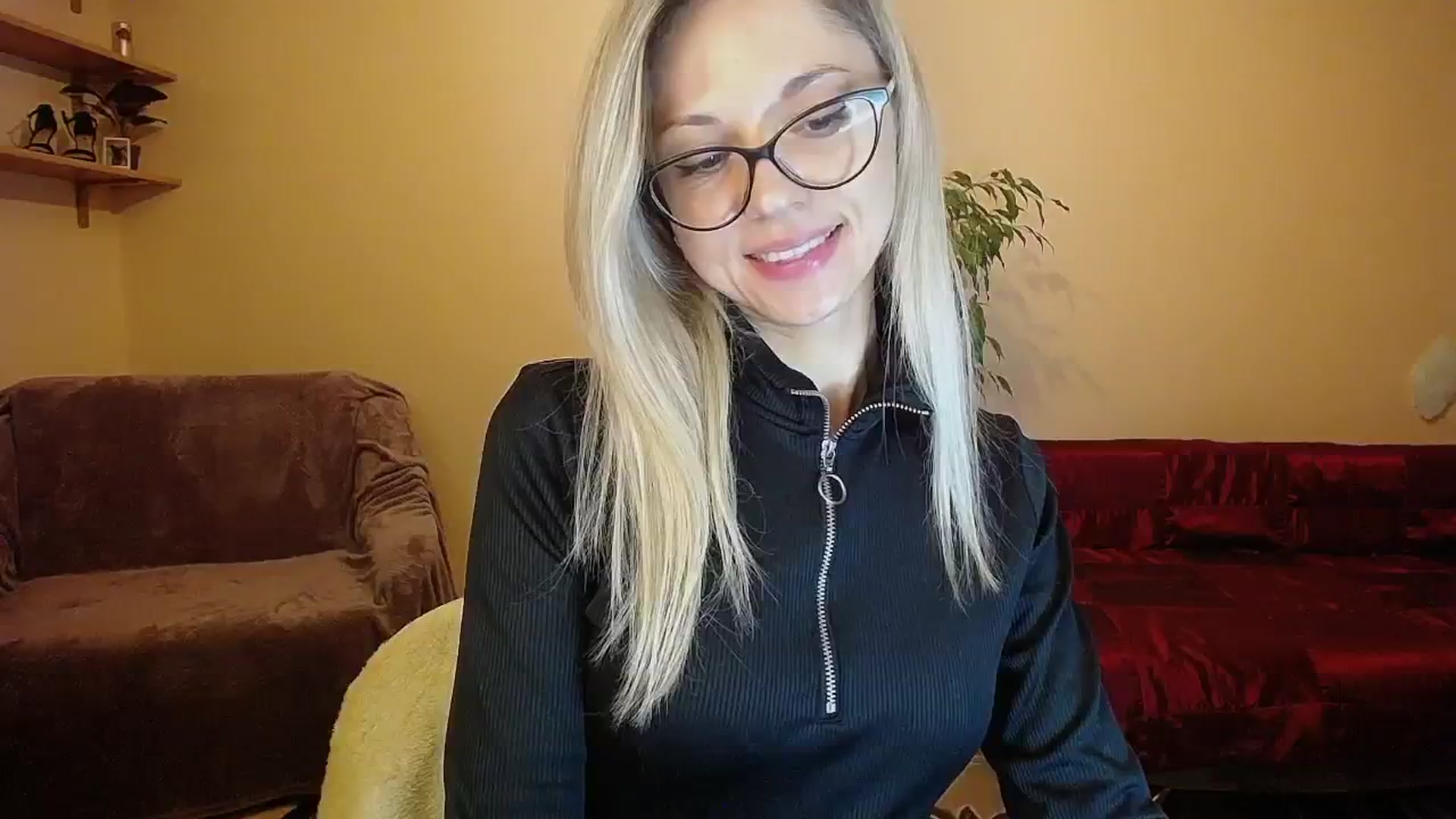 Gallery image thumbnail from Sunshine_alis's myfreecams stream on, 10/17/2024, 16:05 image 5 of 20