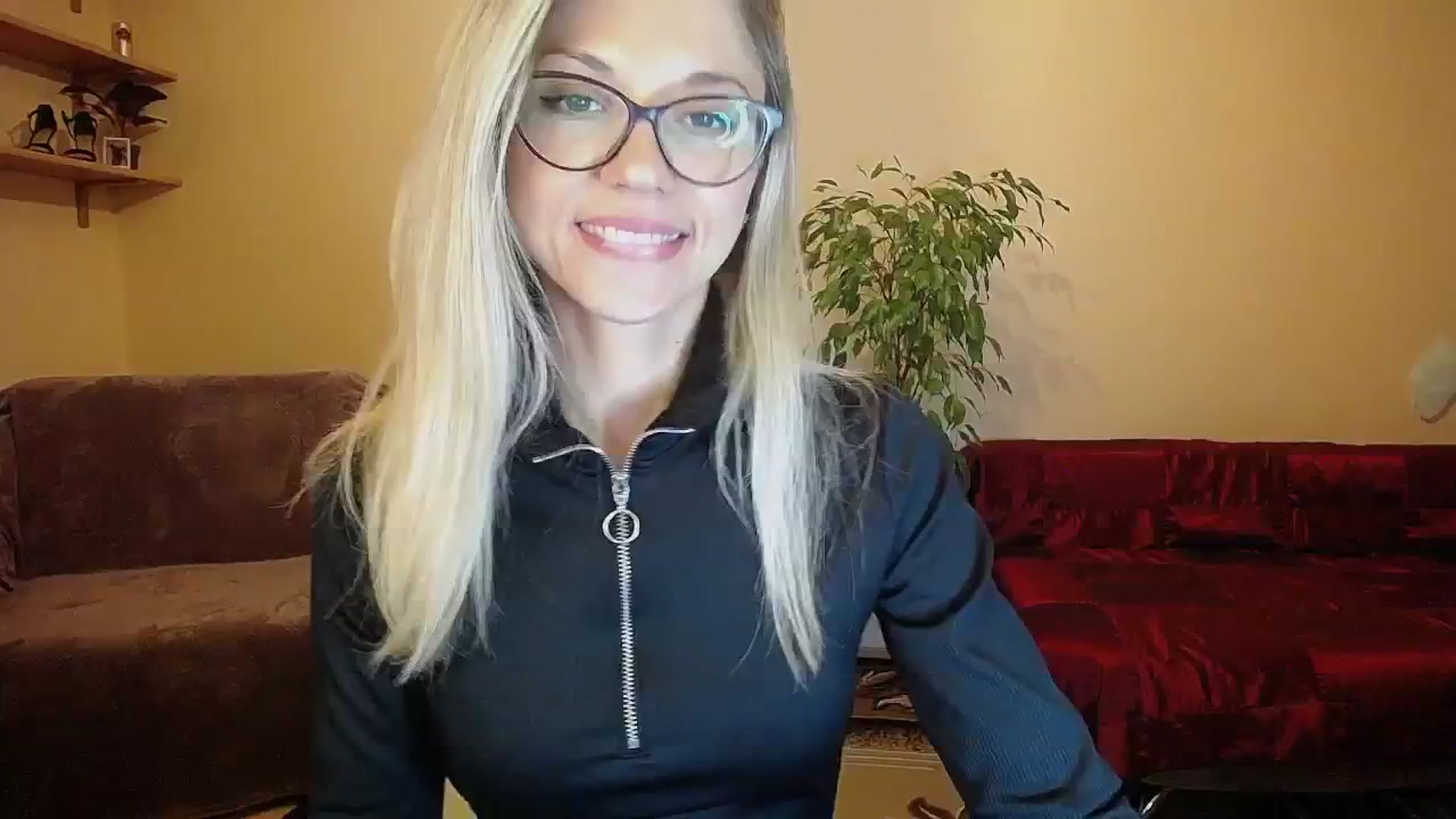 Gallery image thumbnail from Sunshine_alis's myfreecams stream on, 10/17/2024, 16:05 image 13 of 20