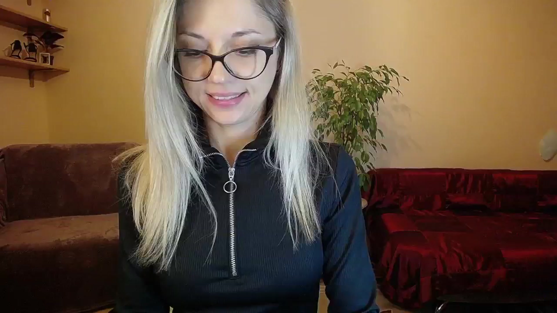 Gallery image thumbnail from Sunshine_alis's myfreecams stream on, 10/17/2024, 16:05 image 10 of 20