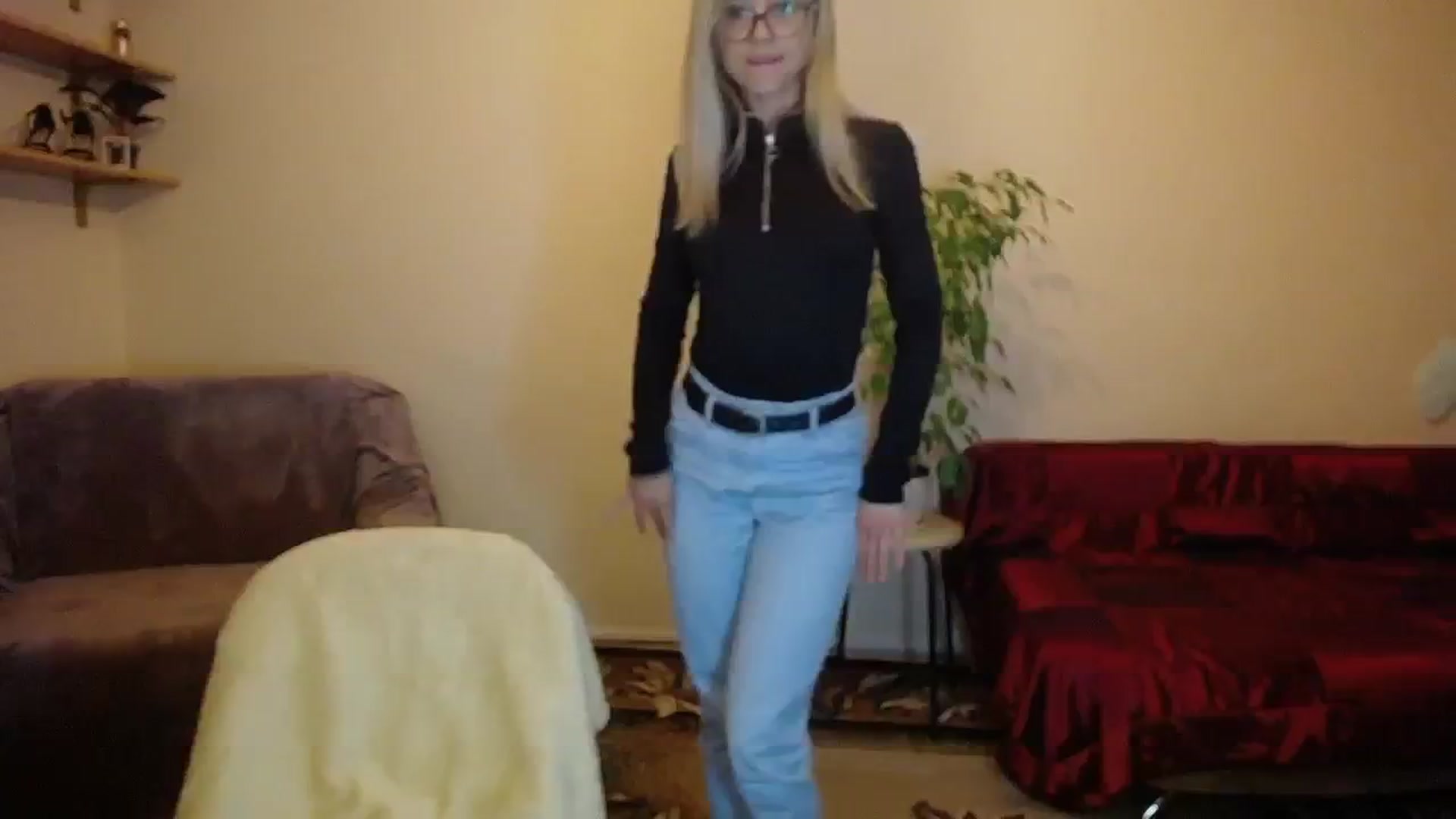 Gallery image thumbnail from Sunshine_alis's myfreecams stream on, 10/17/2024, 16:05 image 6 of 20