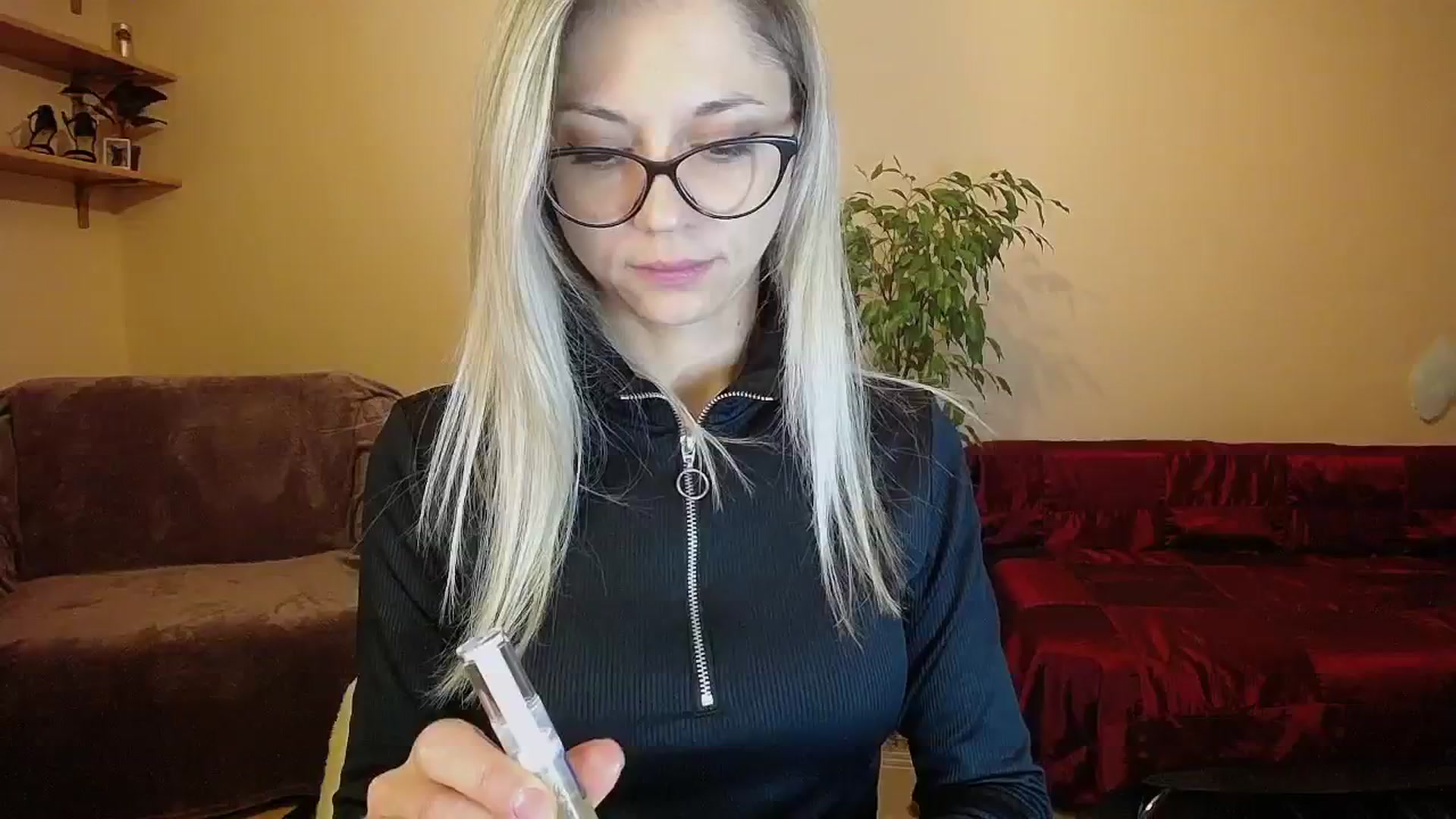 Gallery image thumbnail from Sunshine_alis's myfreecams stream on, 10/17/2024, 16:05 image 1 of 20