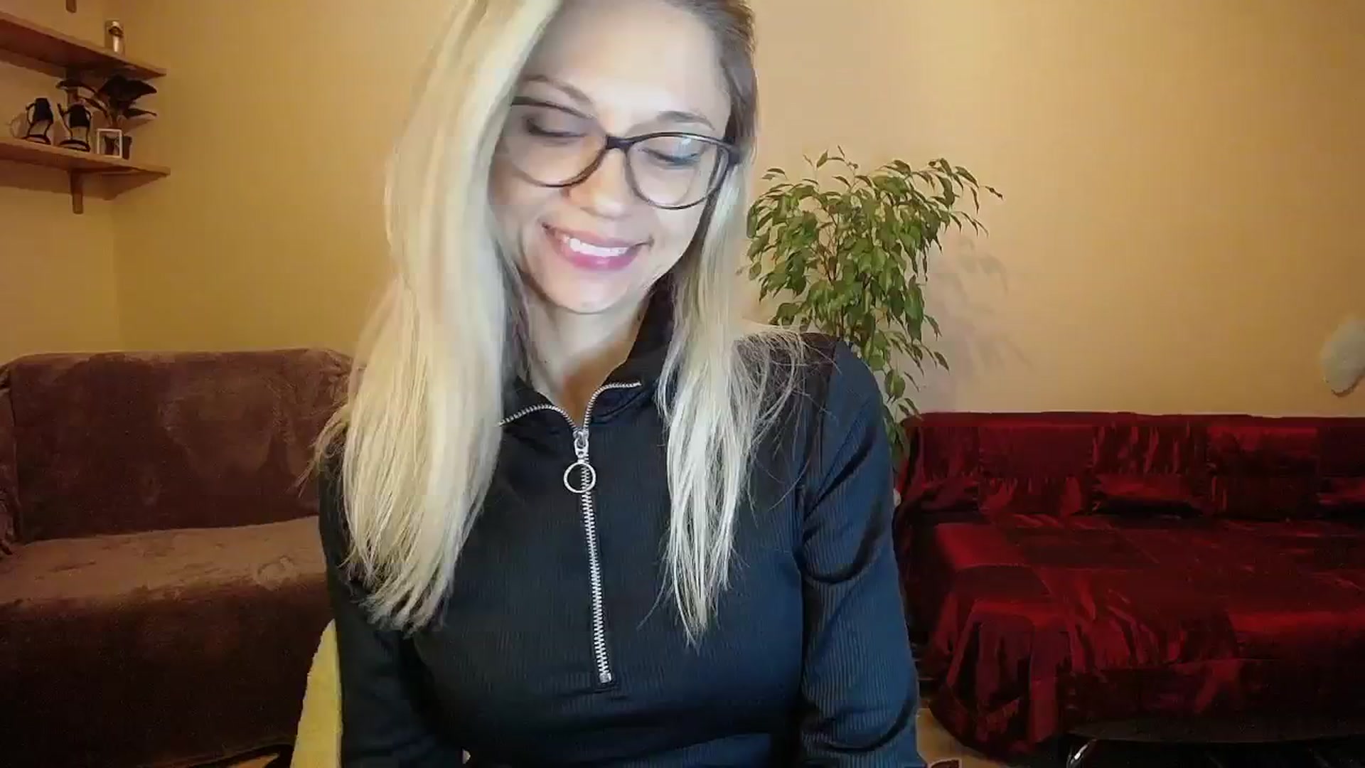 Gallery image thumbnail from Sunshine_alis's myfreecams stream on, 10/17/2024, 16:05 image 12 of 20