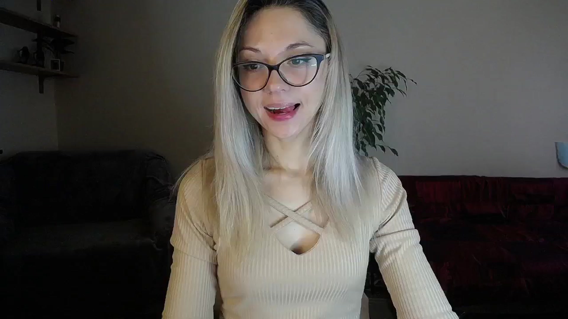 Gallery image thumbnail from Sunshine_alis's myfreecams stream on, 10/29/2024, 15:06 image 2 of 20