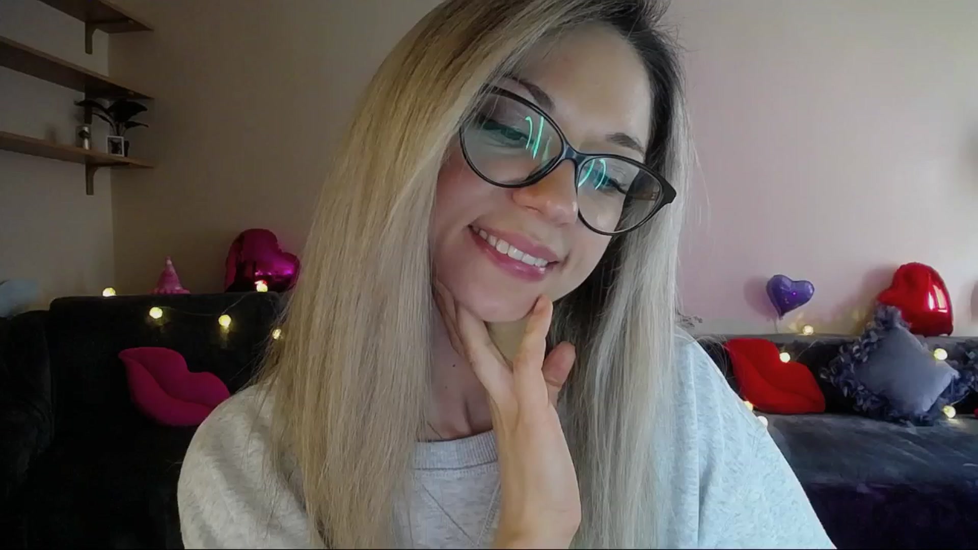 Gallery image thumbnail from Sunshine_alis's myfreecams stream on, 04/16/2025, 16:35 image 6 of 20