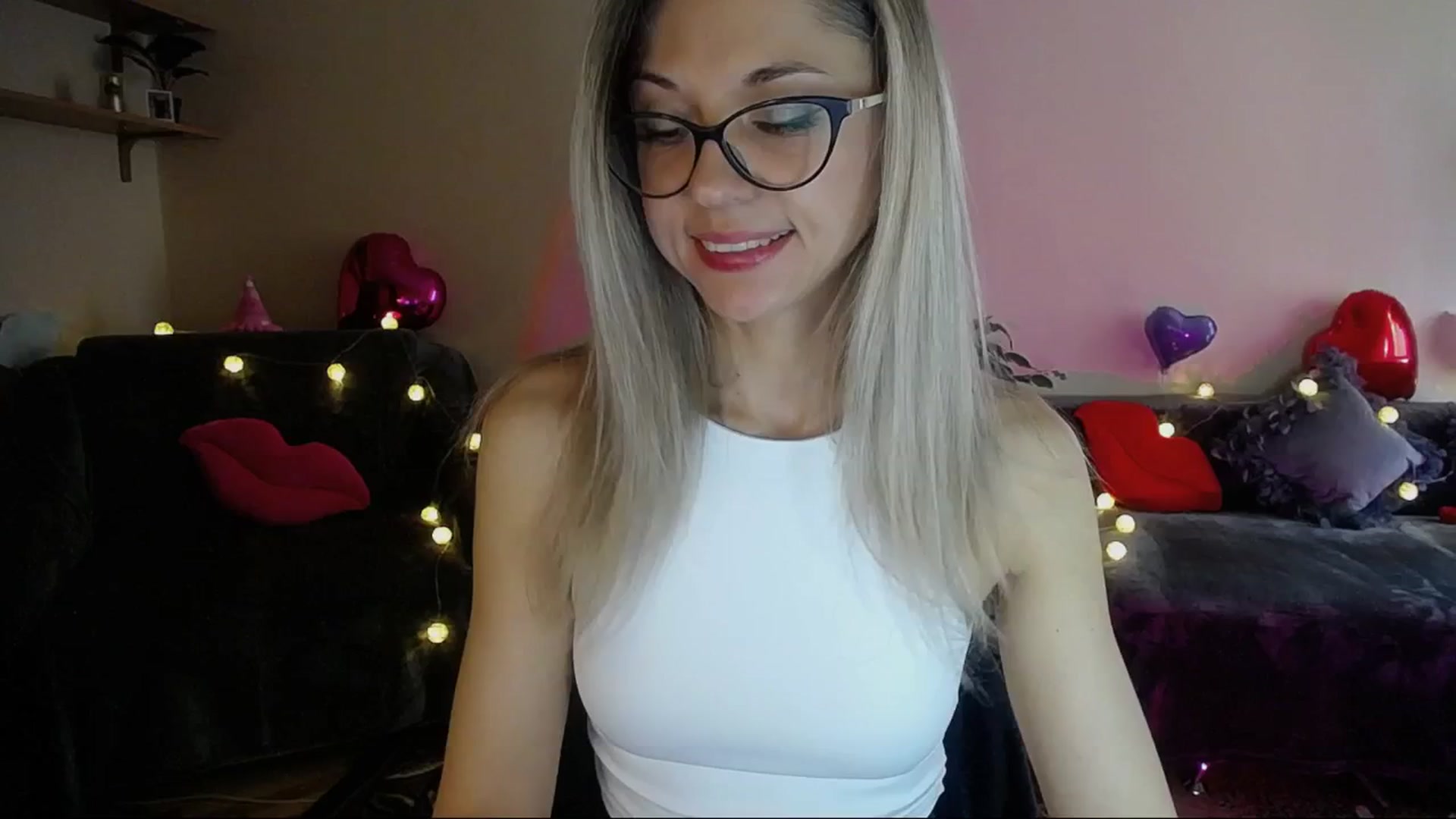 Gallery image thumbnail from Sunshine_alis's myfreecams stream on, 04/17/2025, 16:09 image 16 of 20