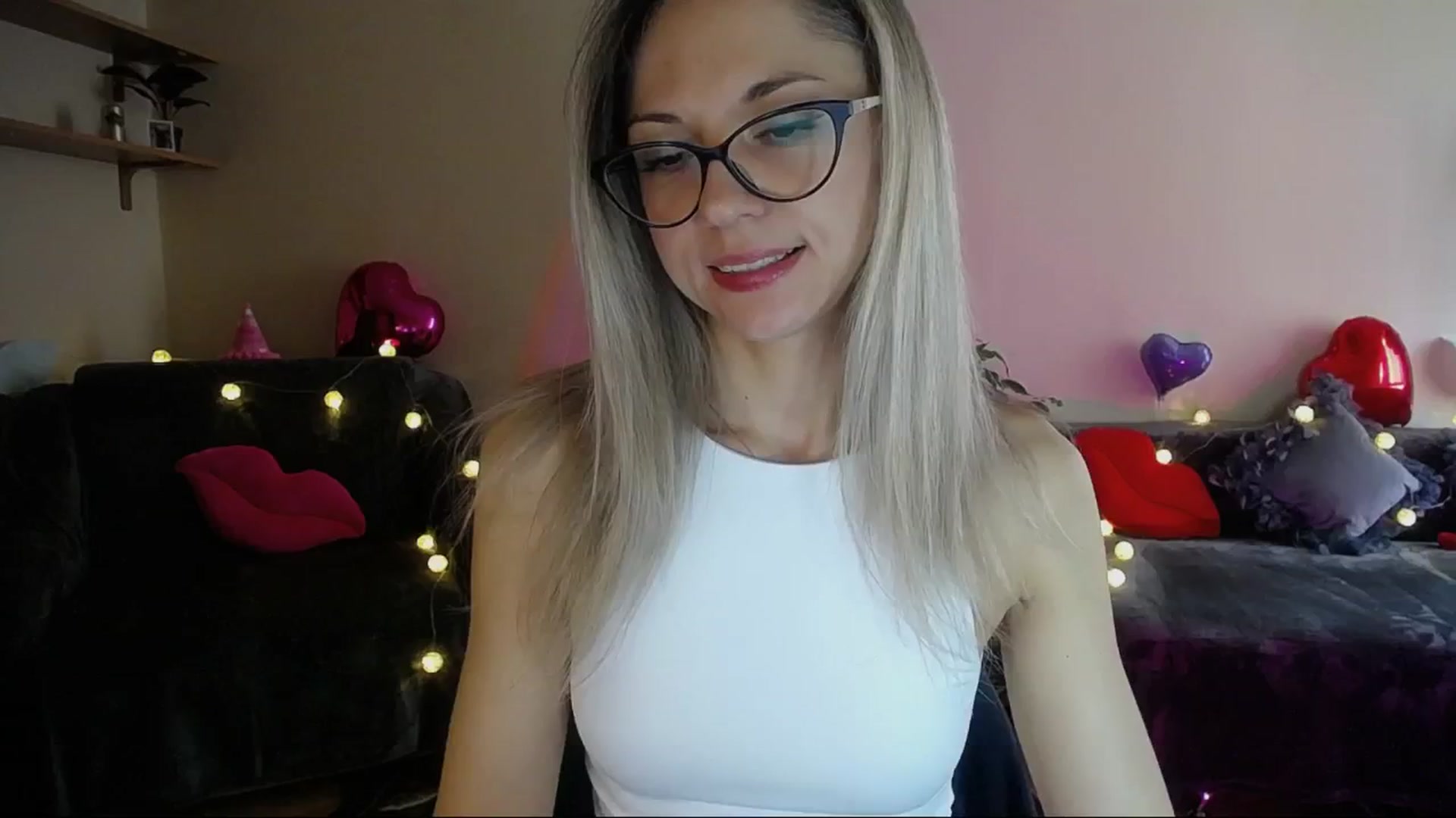 Gallery image thumbnail from Sunshine_alis's myfreecams stream on, 04/17/2025, 16:09 image 6 of 20