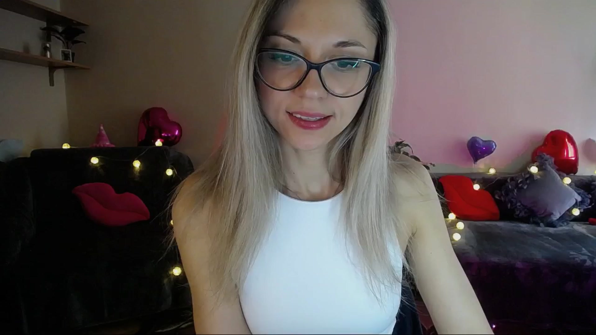 Gallery image thumbnail from Sunshine_alis's myfreecams stream on, 04/17/2025, 16:09 image 8 of 20