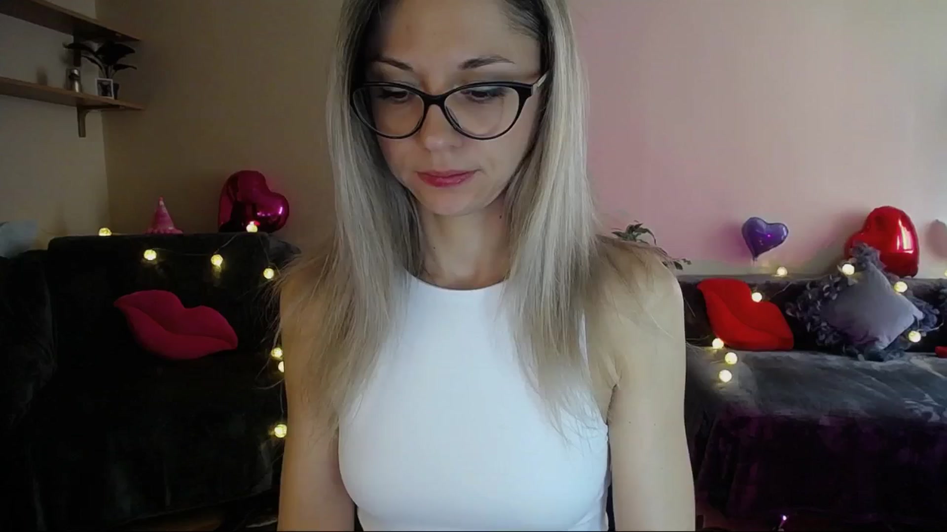 Gallery image thumbnail from Sunshine_alis's myfreecams stream on, 04/17/2025, 16:09 image 2 of 20