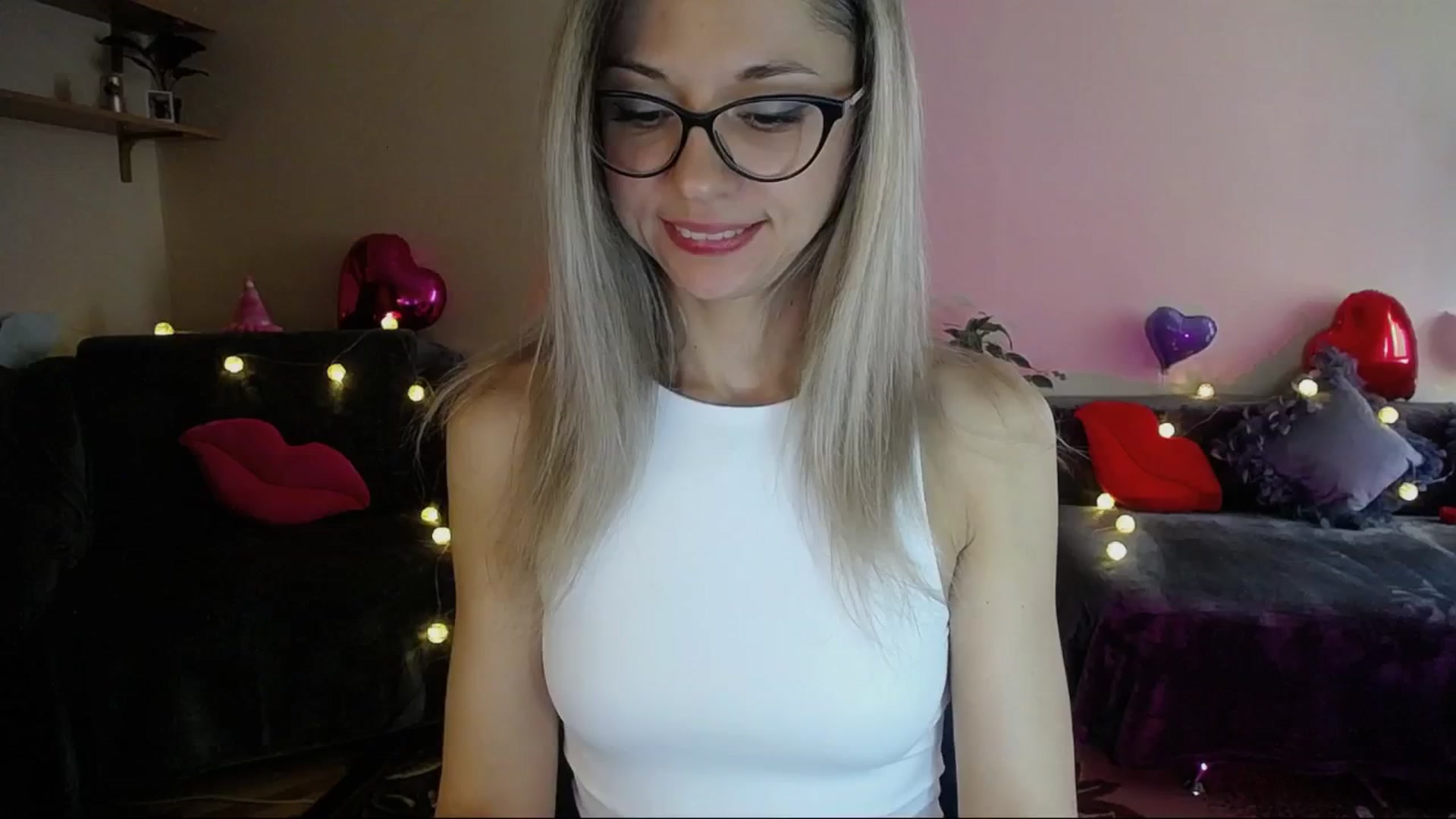 Gallery image thumbnail from Sunshine_alis's myfreecams stream on, 04/17/2025, 16:09 image 14 of 20