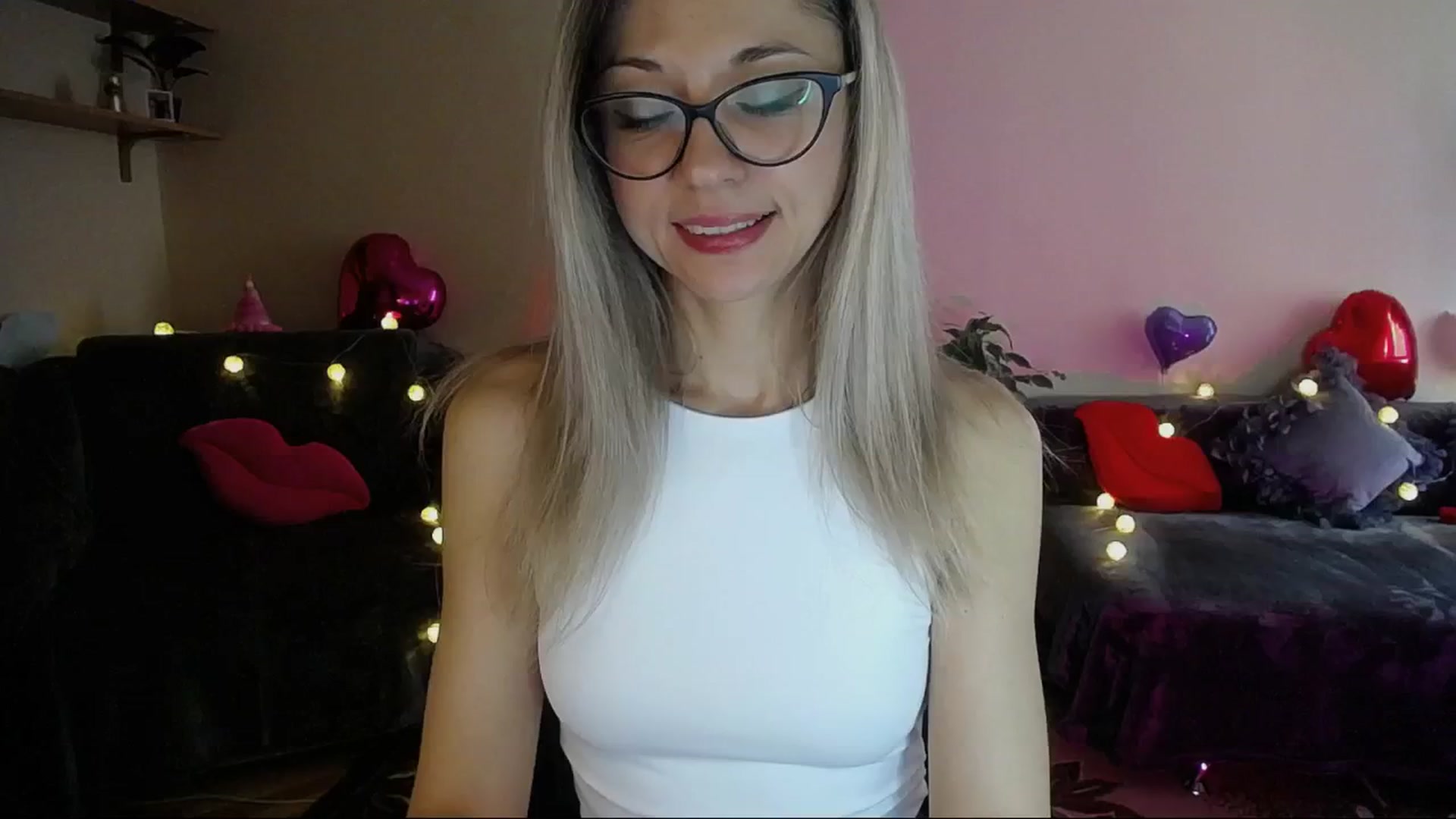 Gallery image thumbnail from Sunshine_alis's myfreecams stream on, 04/17/2025, 16:09 image 15 of 20